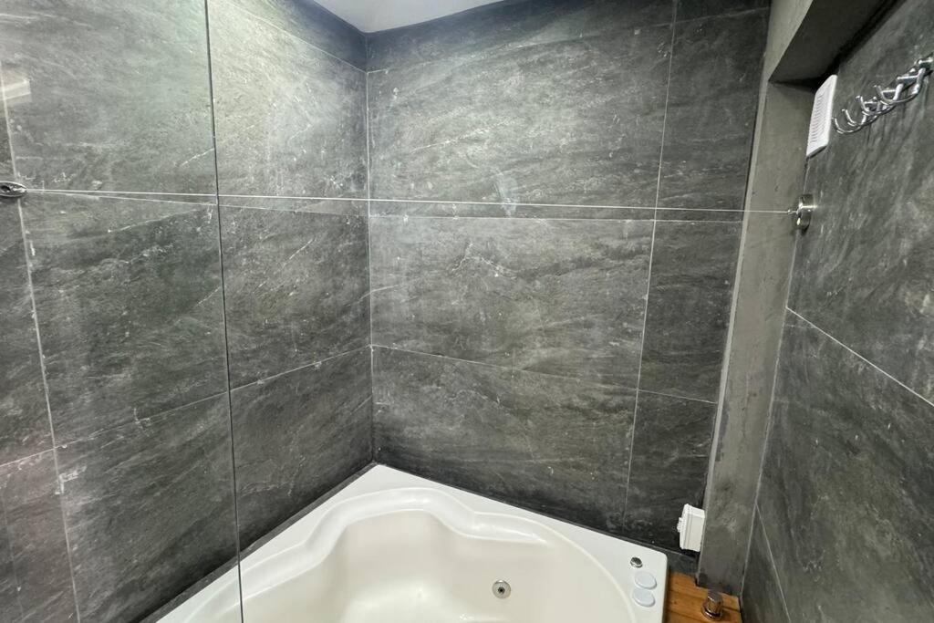 Apto 10, Temático Veuve Clicquot com Jacuzzi na Morada do Ganso