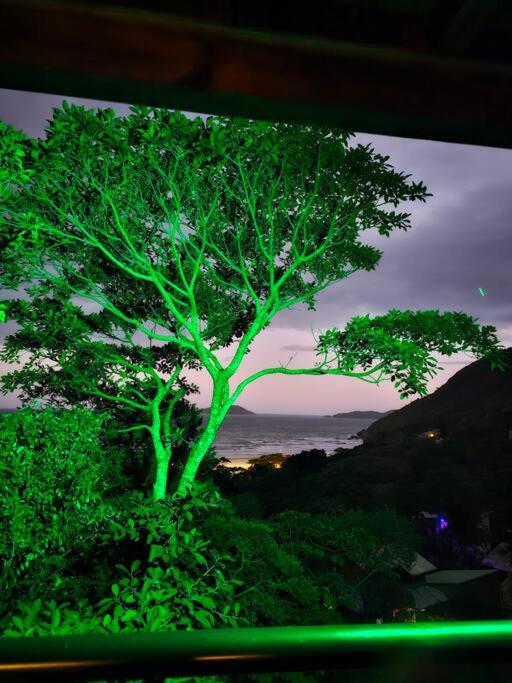 Cabana Romântica vista mar com duas spas privativas