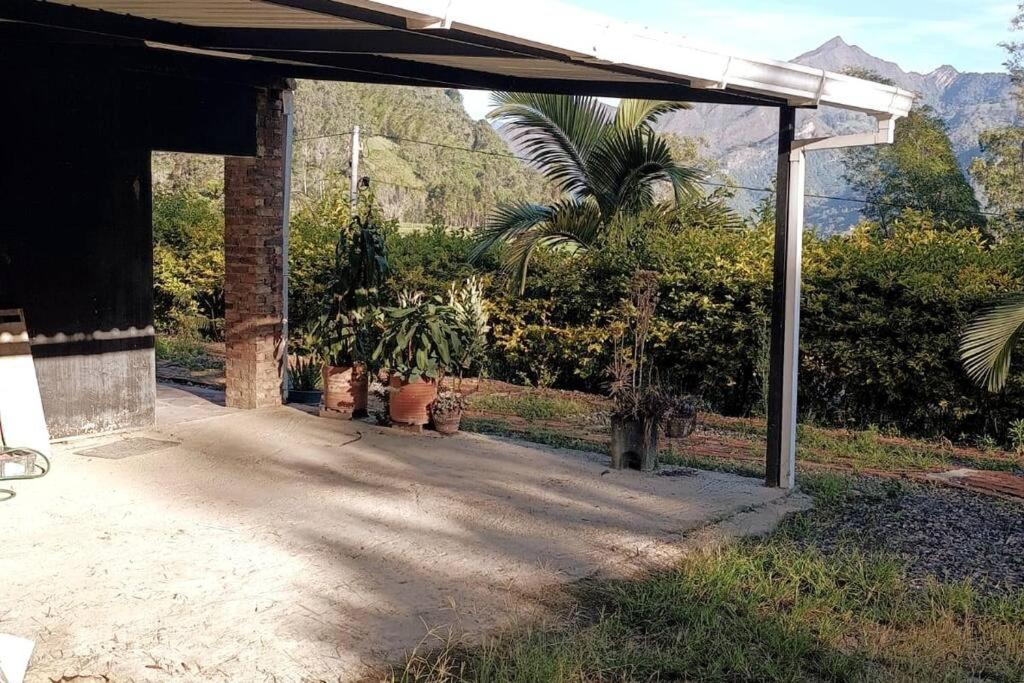 Cabaña Altas vistas con piscina y horno