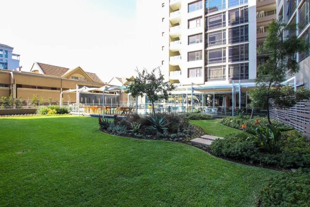 Luxe De Rêve Sandton apartment with City Views
