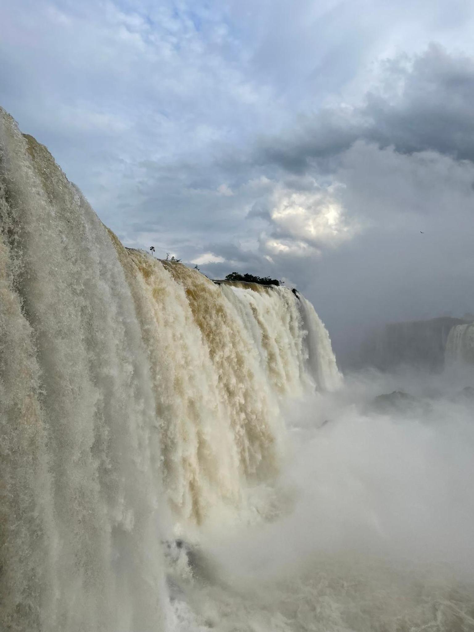 Apto climatizado com 2 dormitórios em Foz de Iguaçu no centro próximo às Cataratas do Iguaçu