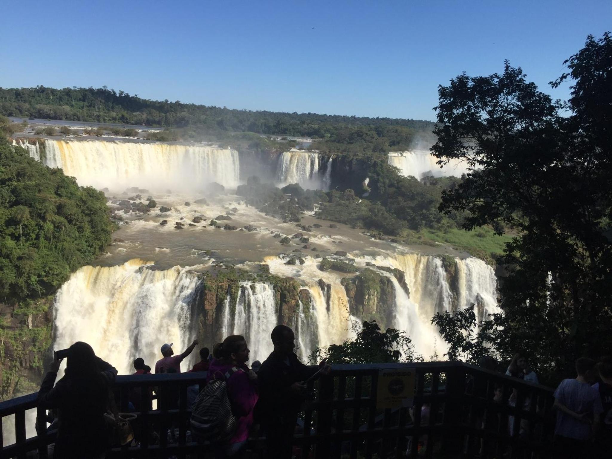 Apto climatizado com 2 dormitórios em Foz de Iguaçu no centro próximo às Cataratas do Iguaçu