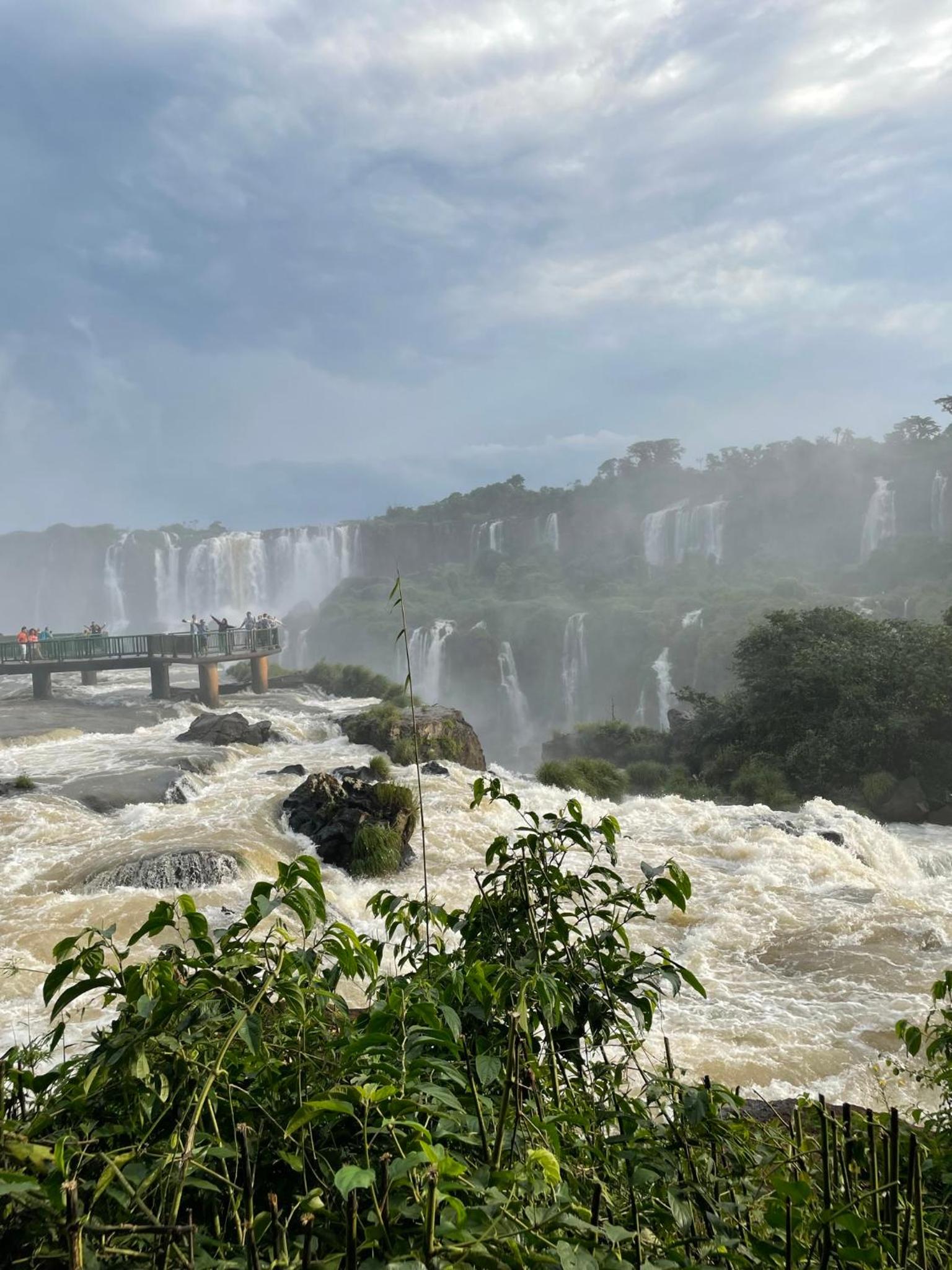 Apto climatizado com 2 dormitórios em Foz de Iguaçu no centro próximo às Cataratas do Iguaçu