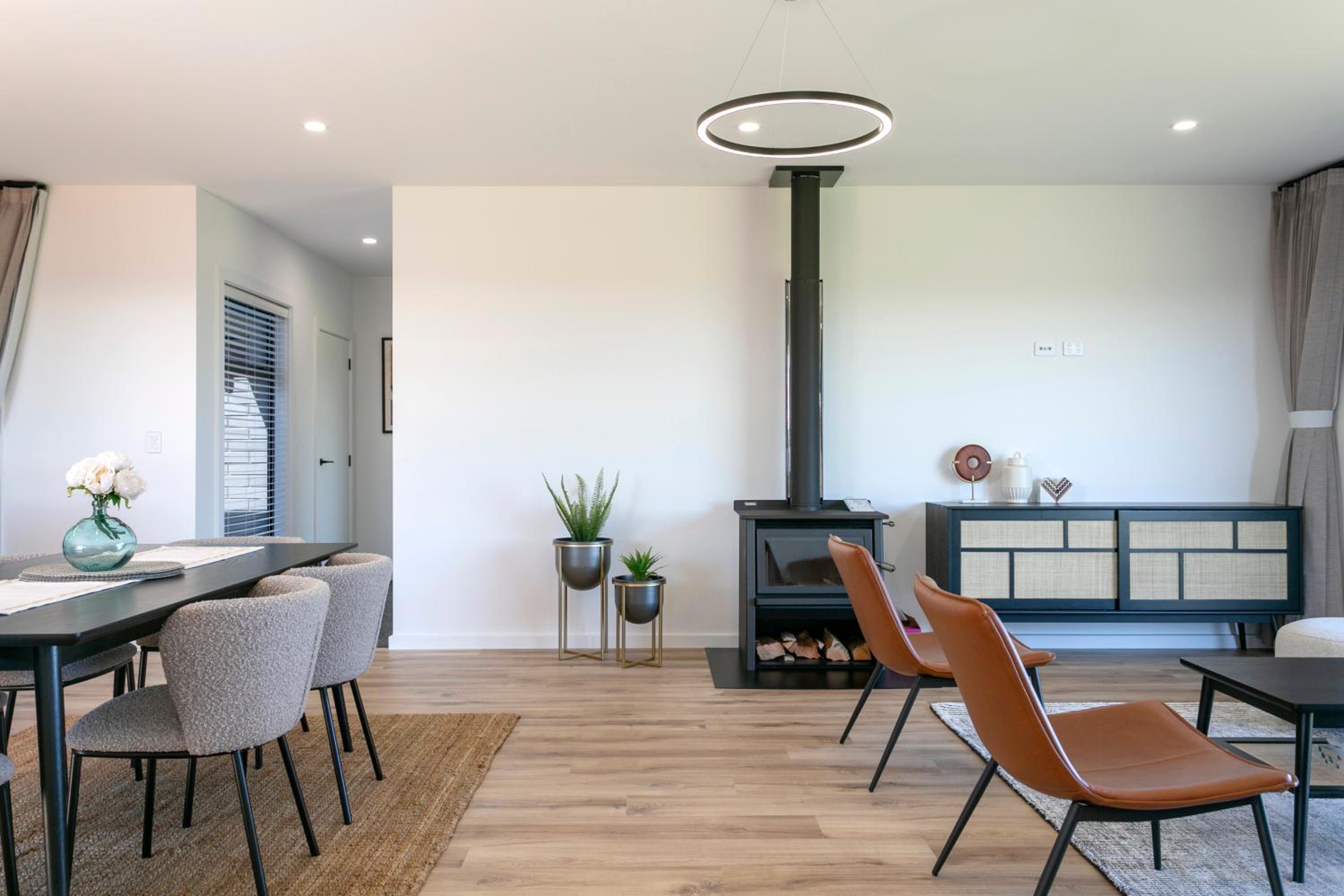Taupo New Retreat - Stylish, Convenient and Gully track to the lake view 2