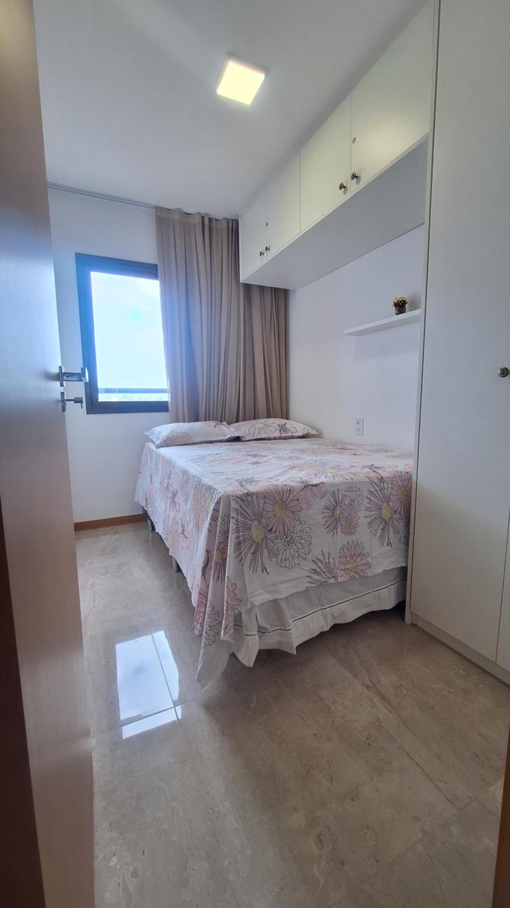 Apartamento Quarto e Sala, varanda, vista mar com infraestrutura