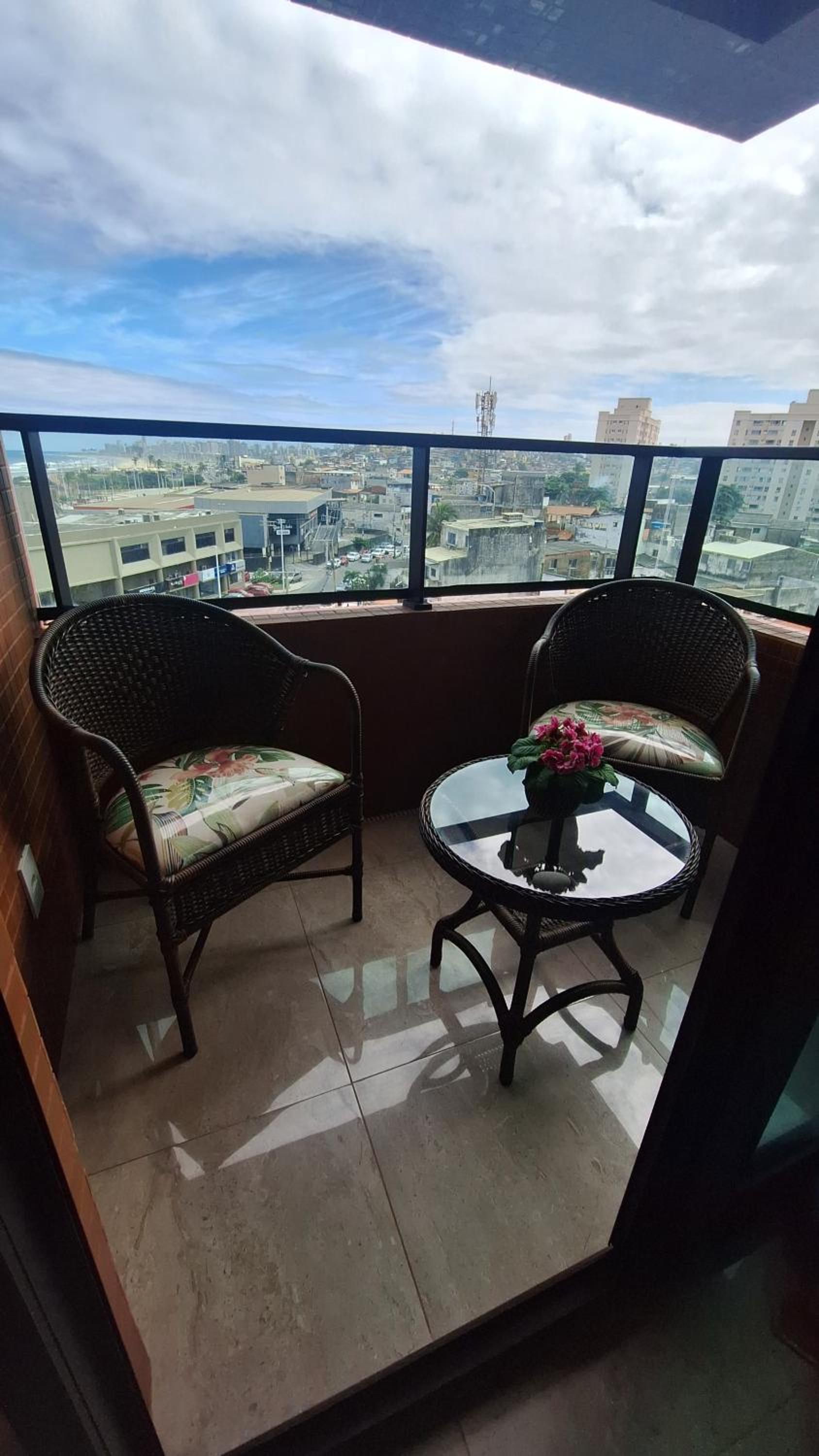 Apartamento Quarto e Sala, varanda, vista mar com infraestrutura