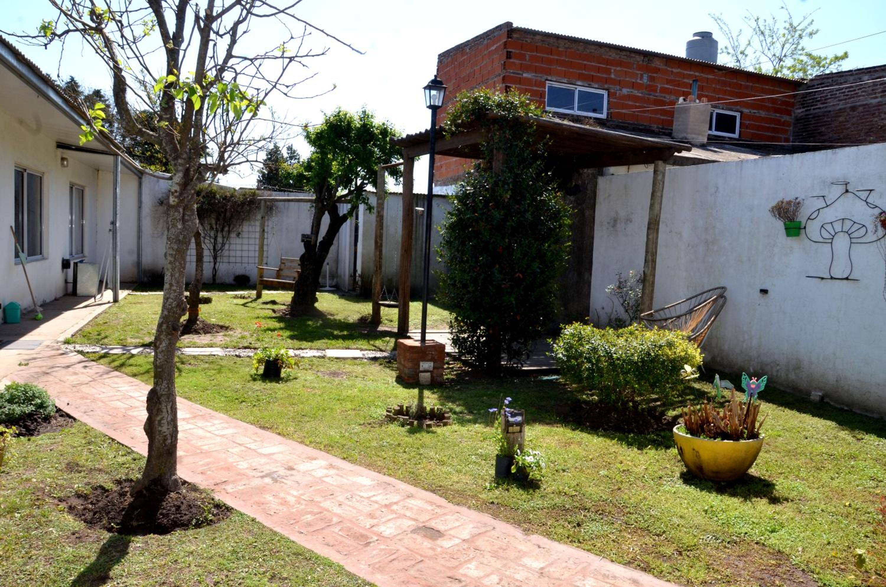 Hermosa casa hasta 4 pax con jardín y estacionamiento