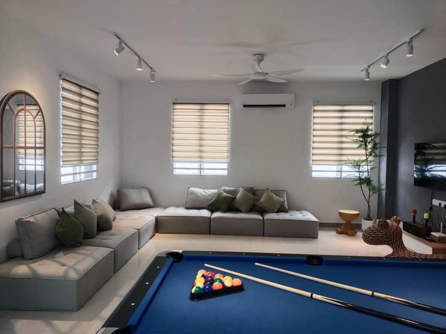 Tints of Green Pool Bungalow-6 Bedroom-Karaoke-BBQ photo 1