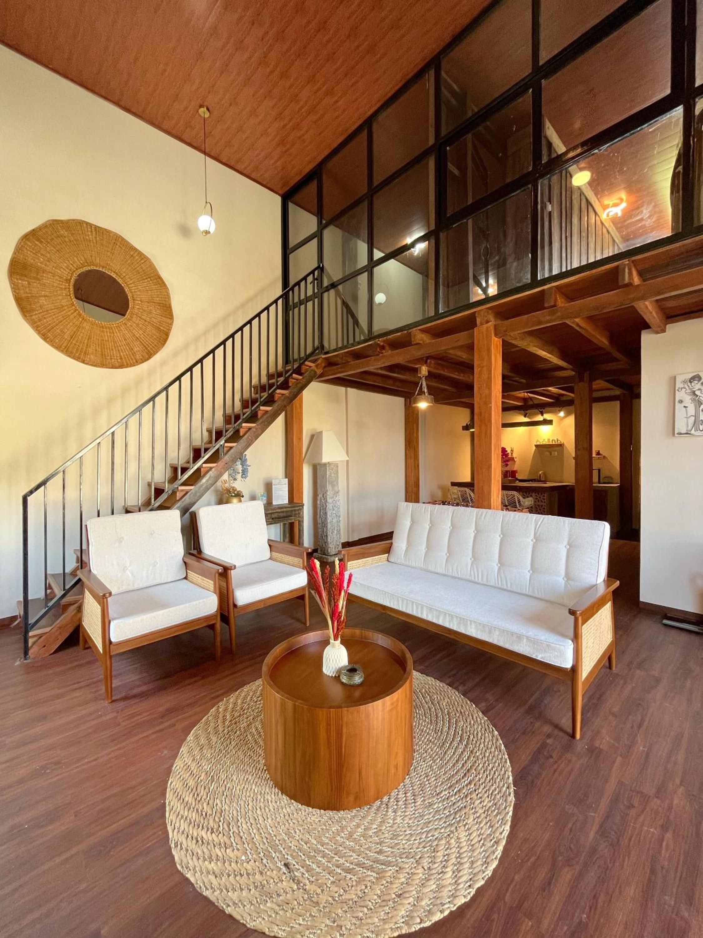 Sampai Villa Phalosaa