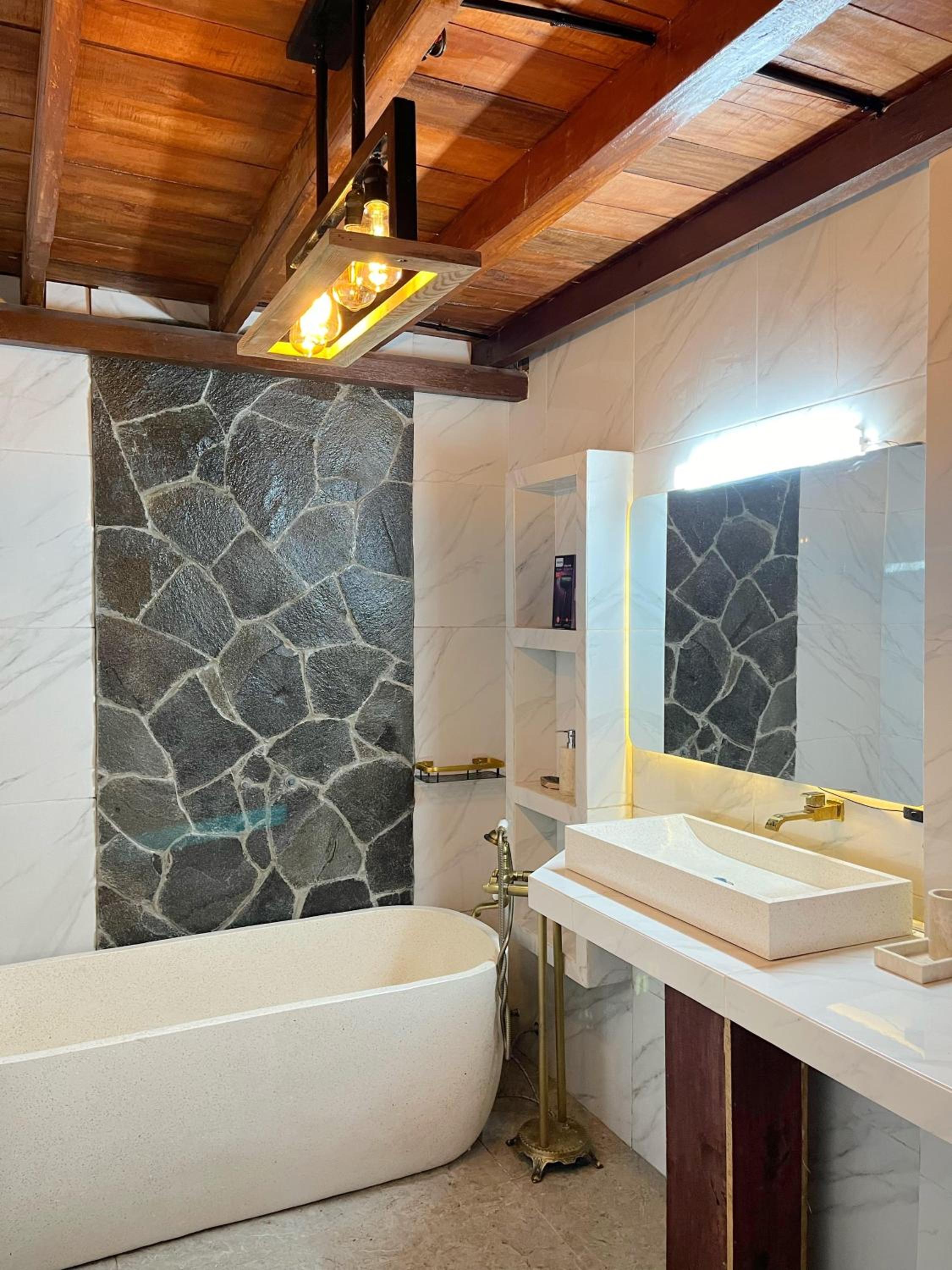 Sampai Villa Phalosaa