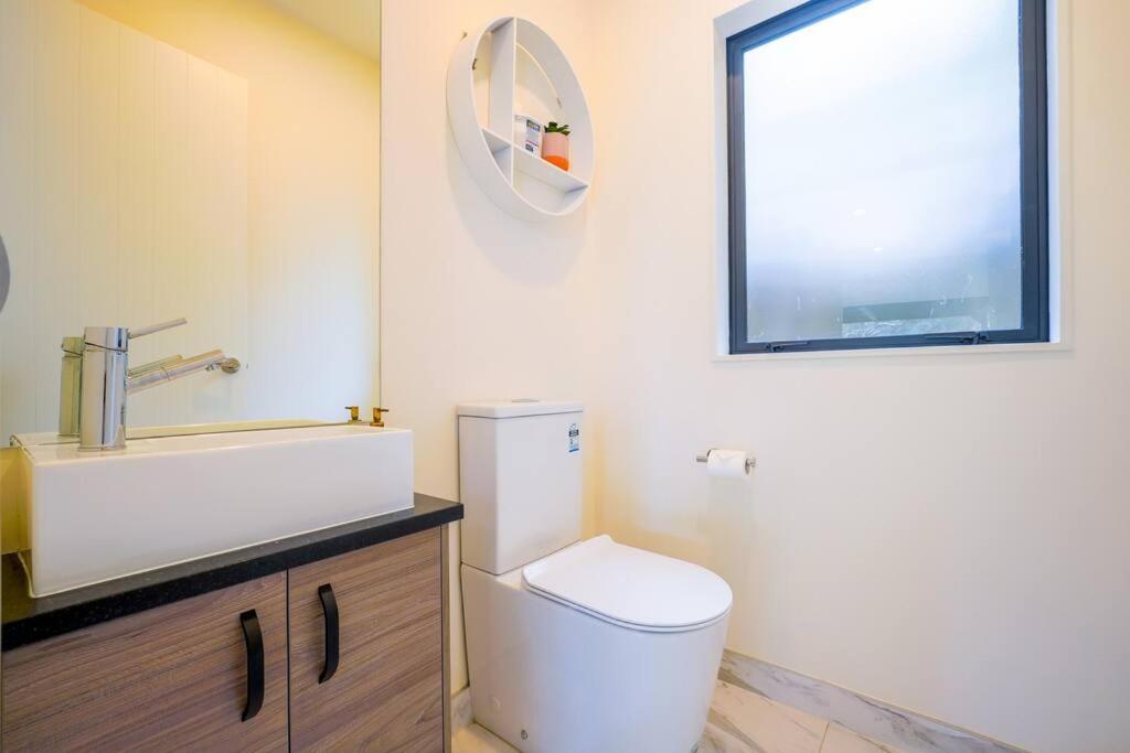 Family Friendly 4 Bedrooms House in Dairy Flat view 4