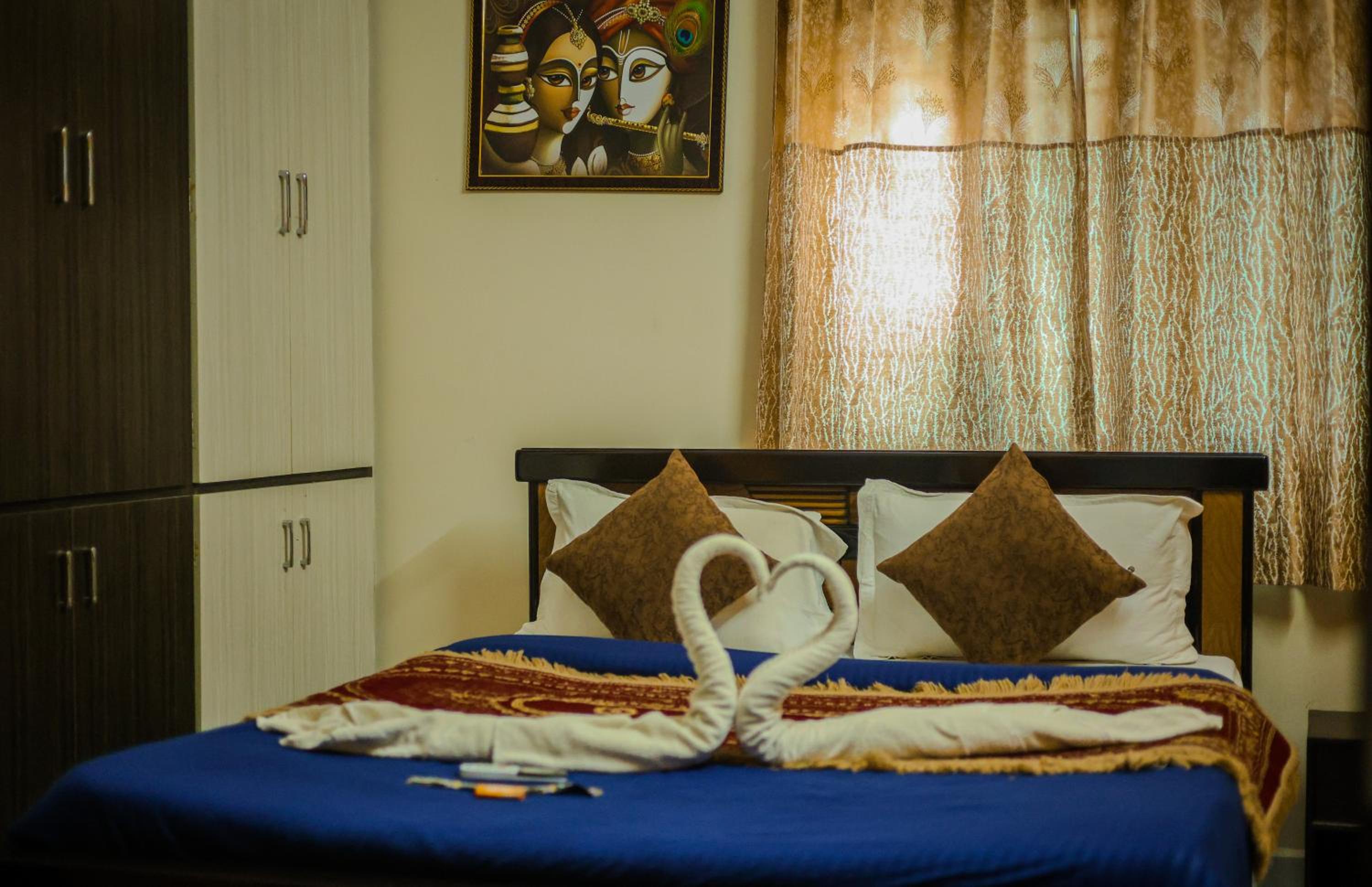 S V IDEAL HOMESTAY -2BHK SERVICE APARTMENTS-AC Bedrooms, Premium Amities, 2KM to Tiruchanoor Padmavathi Temple , 6KM to Alipiri, 24 HOURS Service BOYS Avai view 2