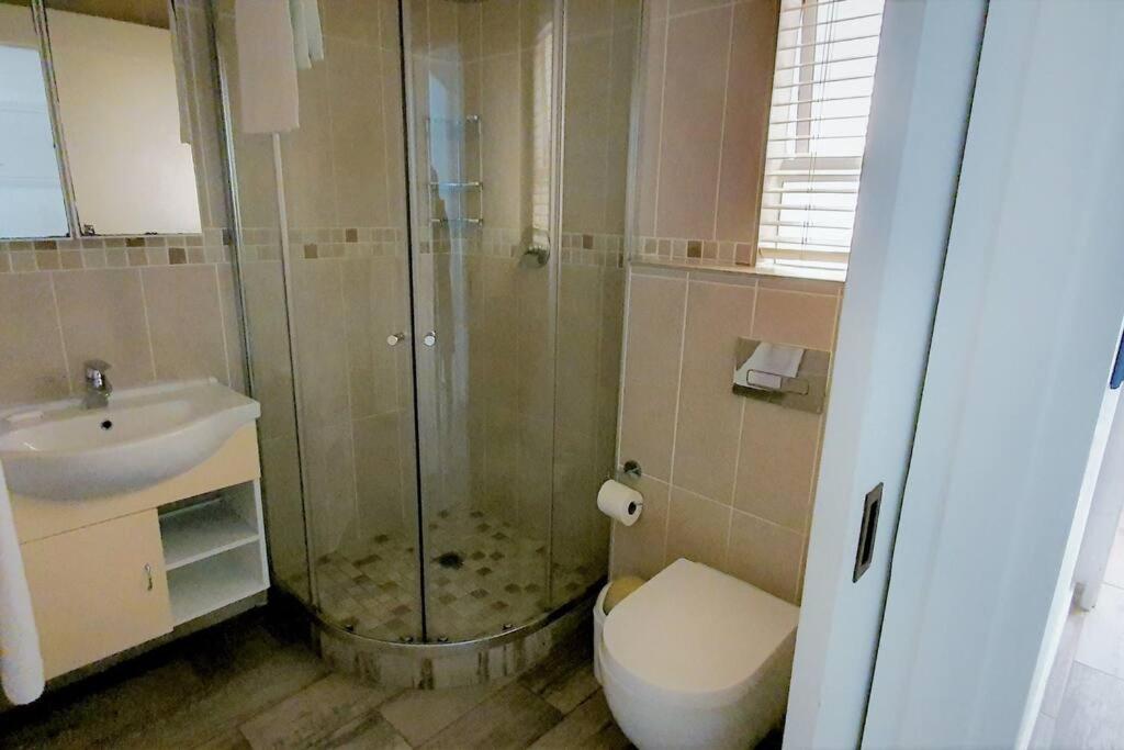 5 Glitter Bay - Seaviews and beach access - Umhlanga 2BR view 2