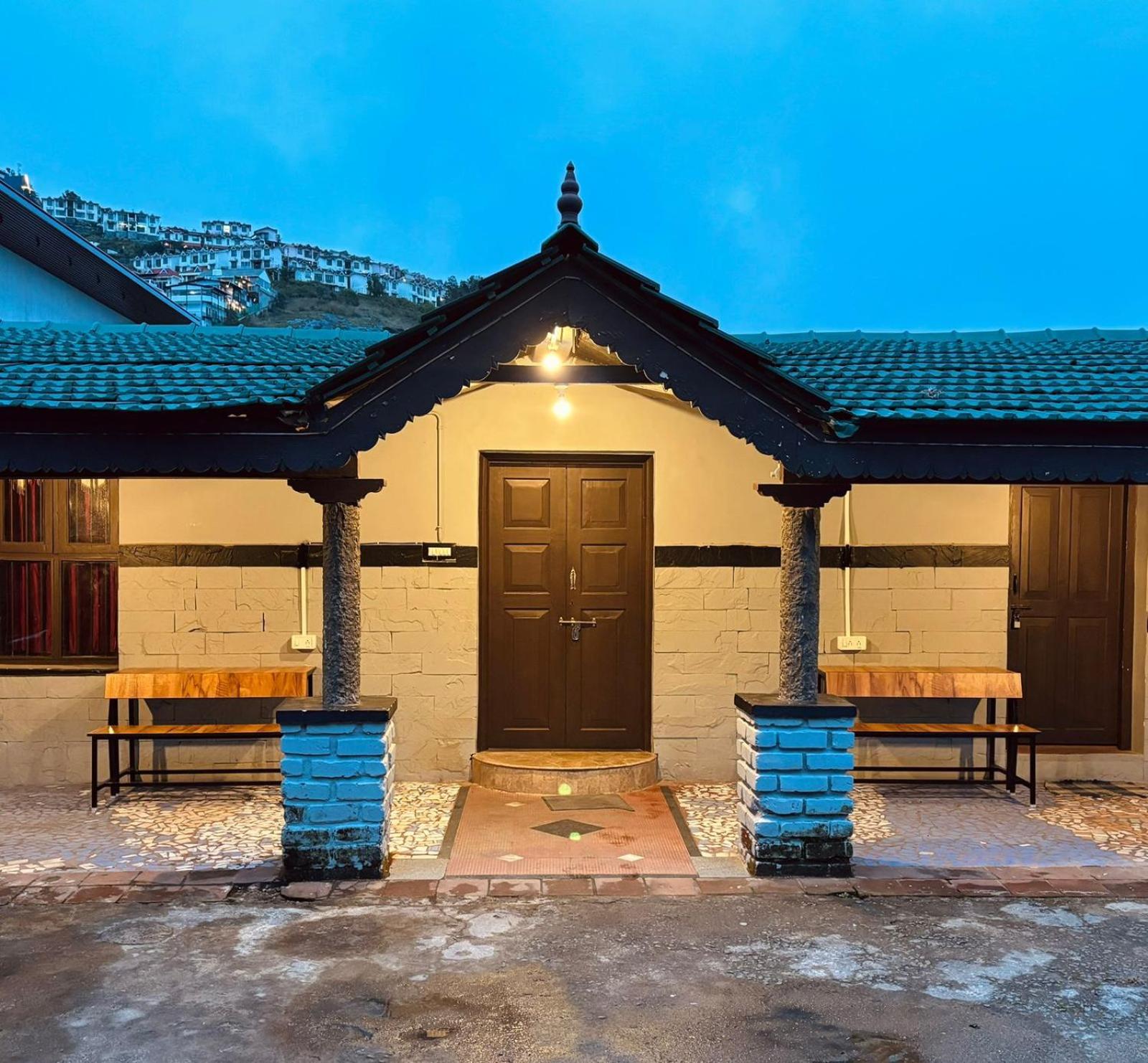 Rave Raja CoWorking Hostels