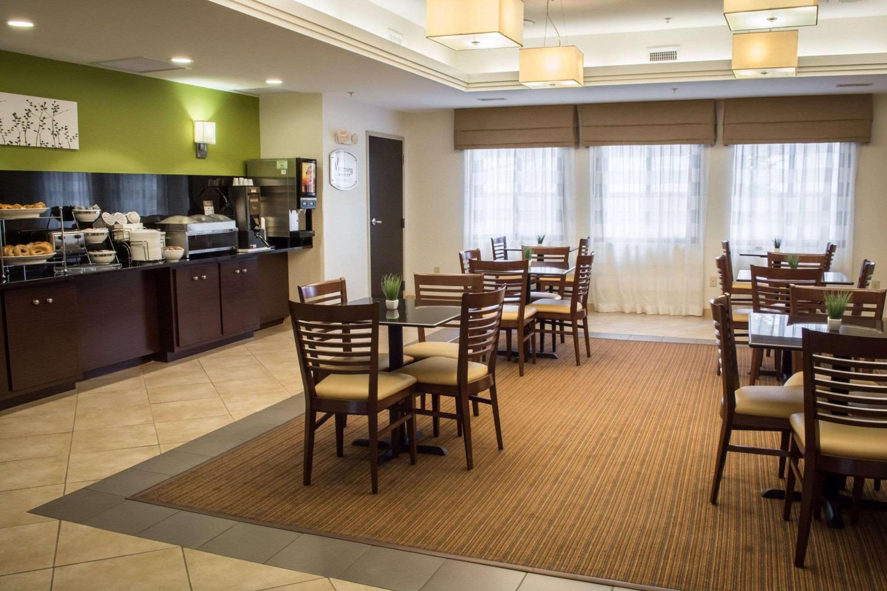 Sleep Inn  Suites Harbour Pointe - Property Image 1