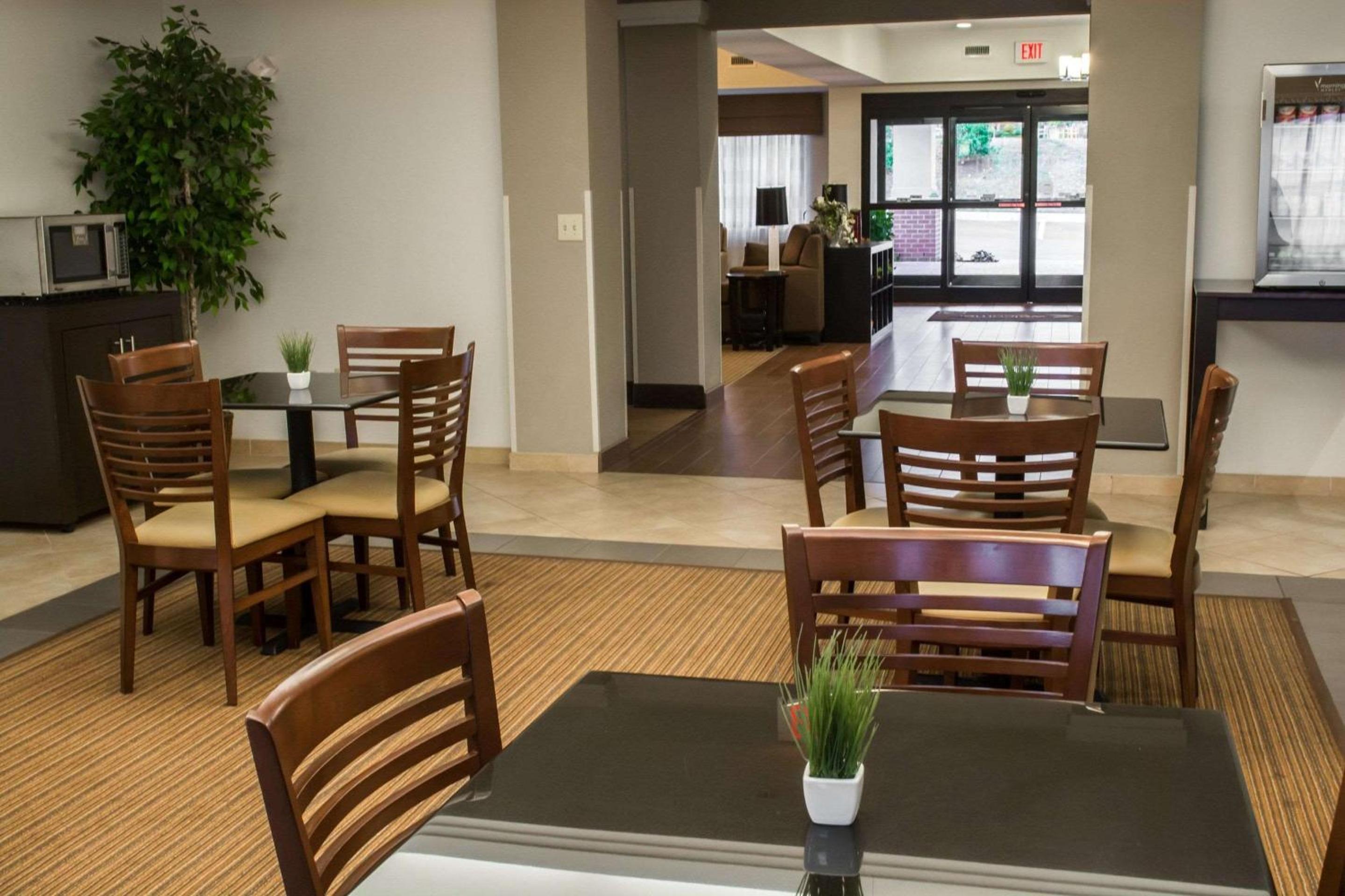 Sleep Inn  Suites Harbour Pointe - Property Image 9
