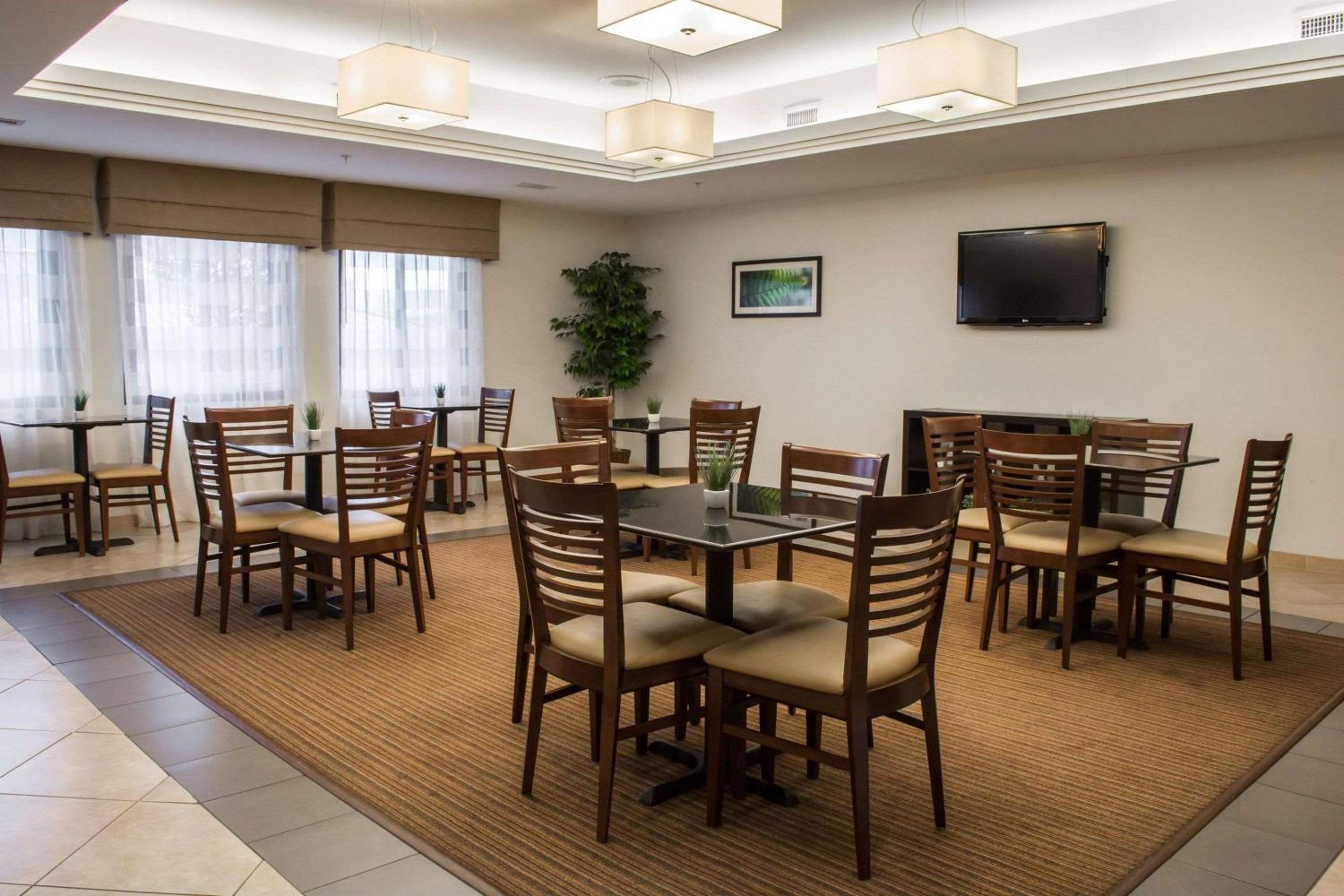 Sleep Inn  Suites Harbour Pointe - Property Image 11