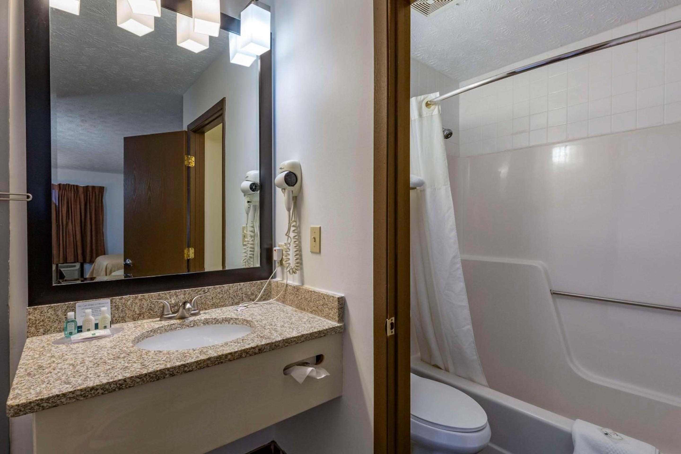 Quality Inn Austintown-Youngstown West