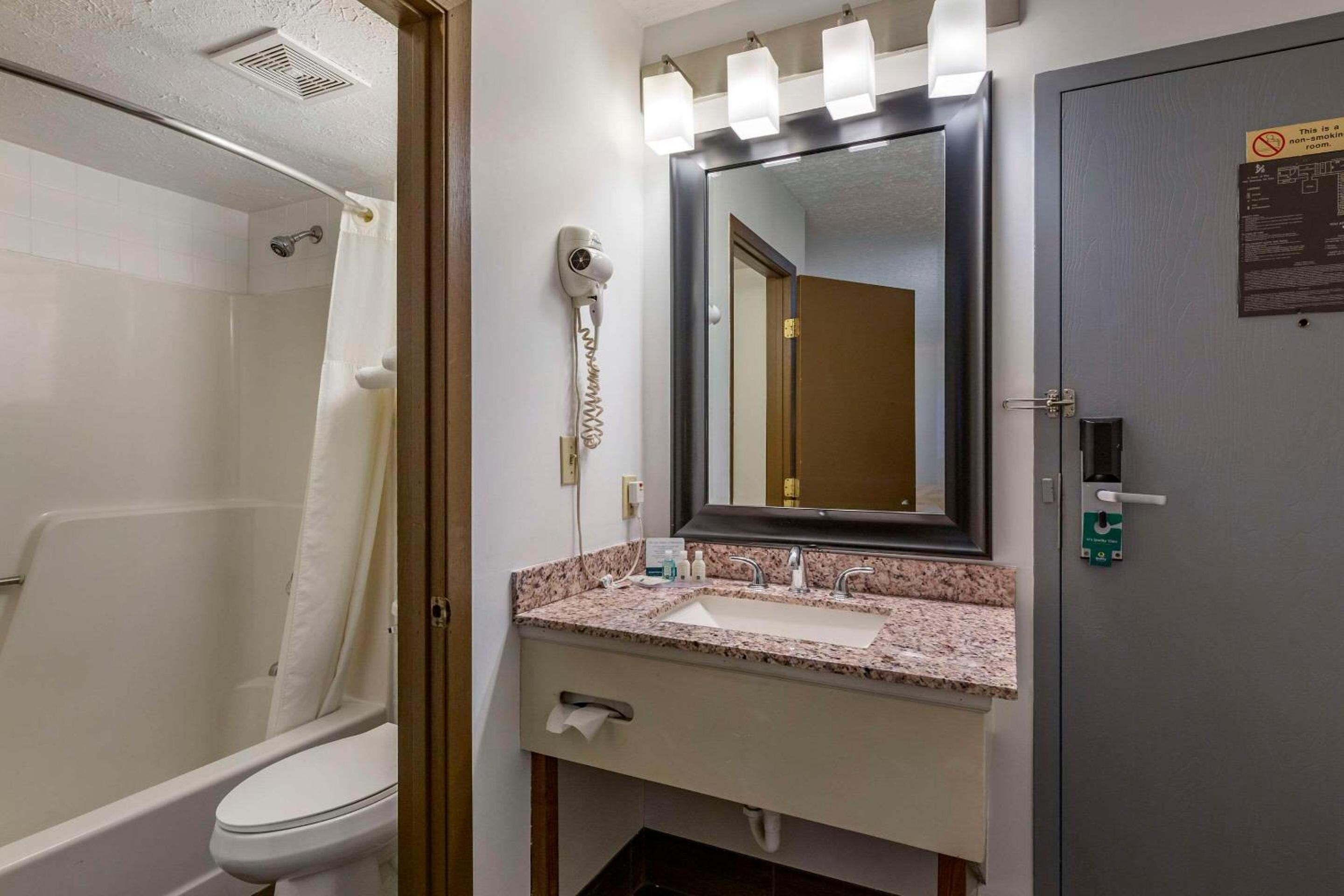 Quality Inn Austintown-Youngstown West