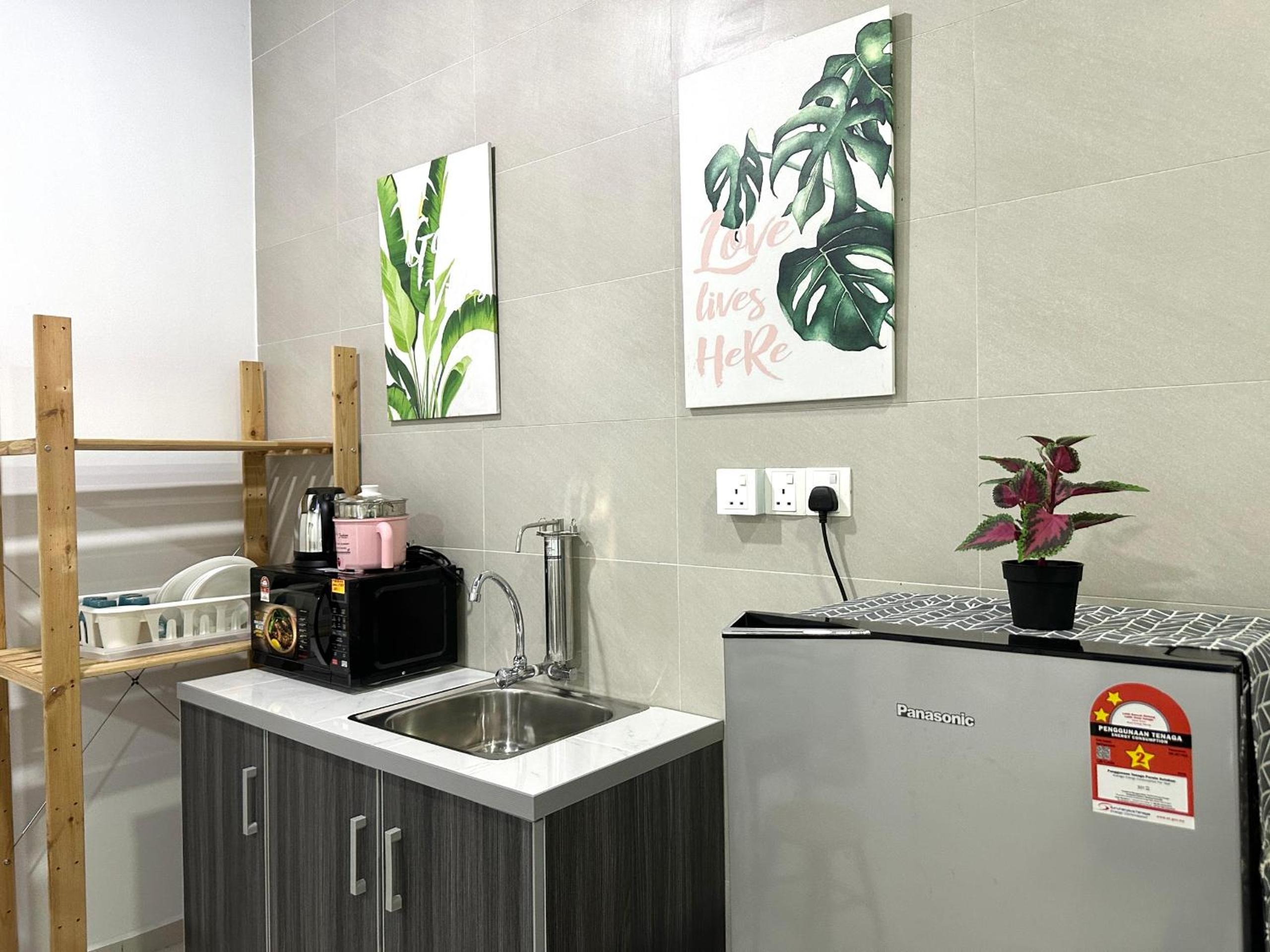 Fabulous Airport 2BR Suite# Straits Intl# Msg Chair photo 7