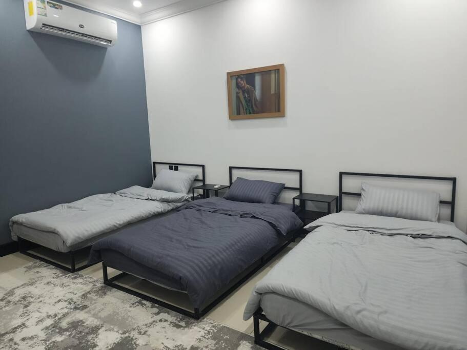Luxury apartment with 2 bedrooms & living room view 2