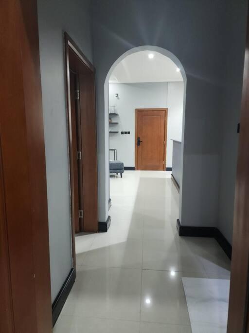 Luxury apartment with 2 bedrooms & living room view 3