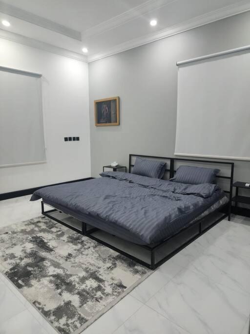 Luxury apartment with 2 bedrooms & living room view 5