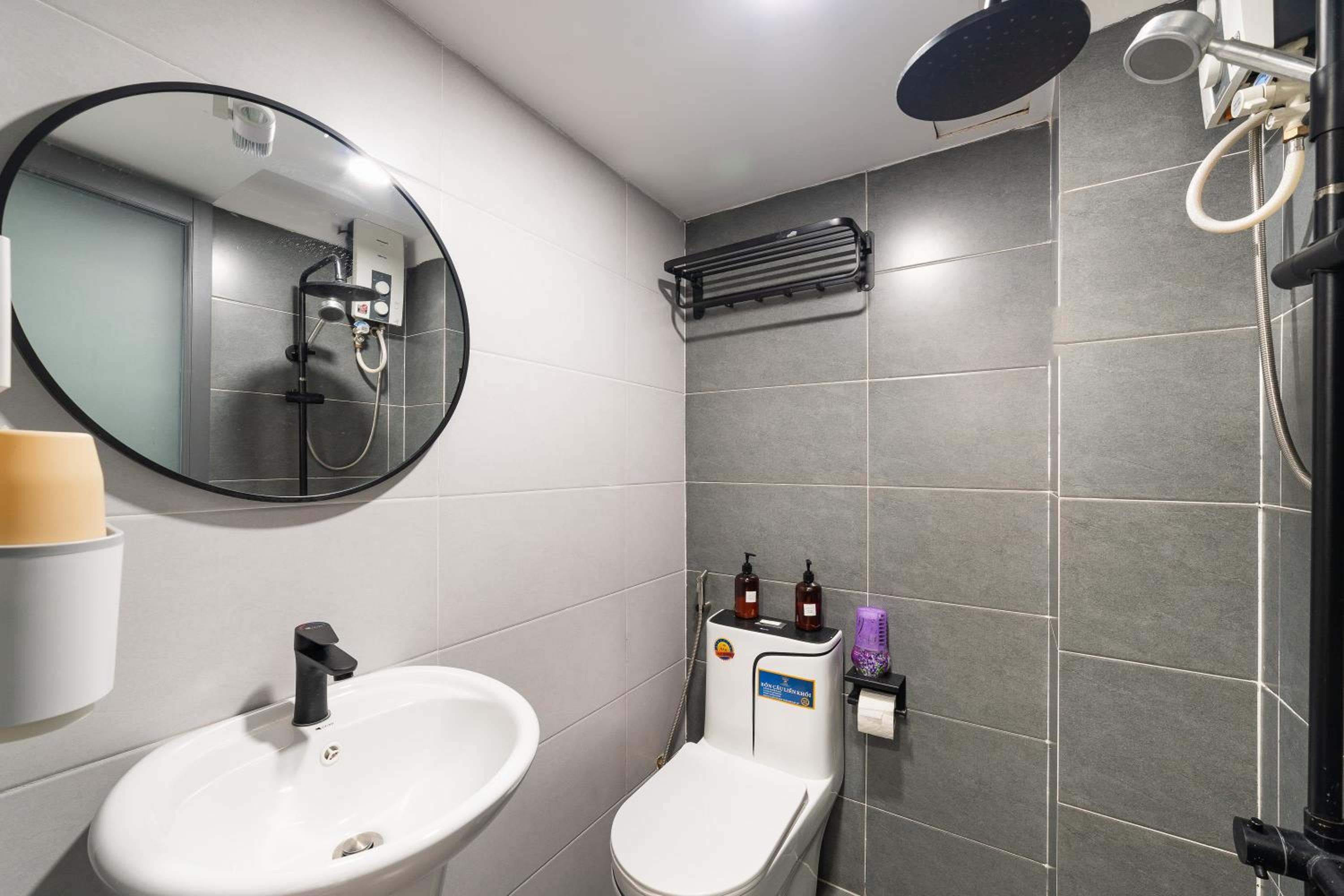 Super Cheap - Balcony & Netflix Studio - Bui Vien