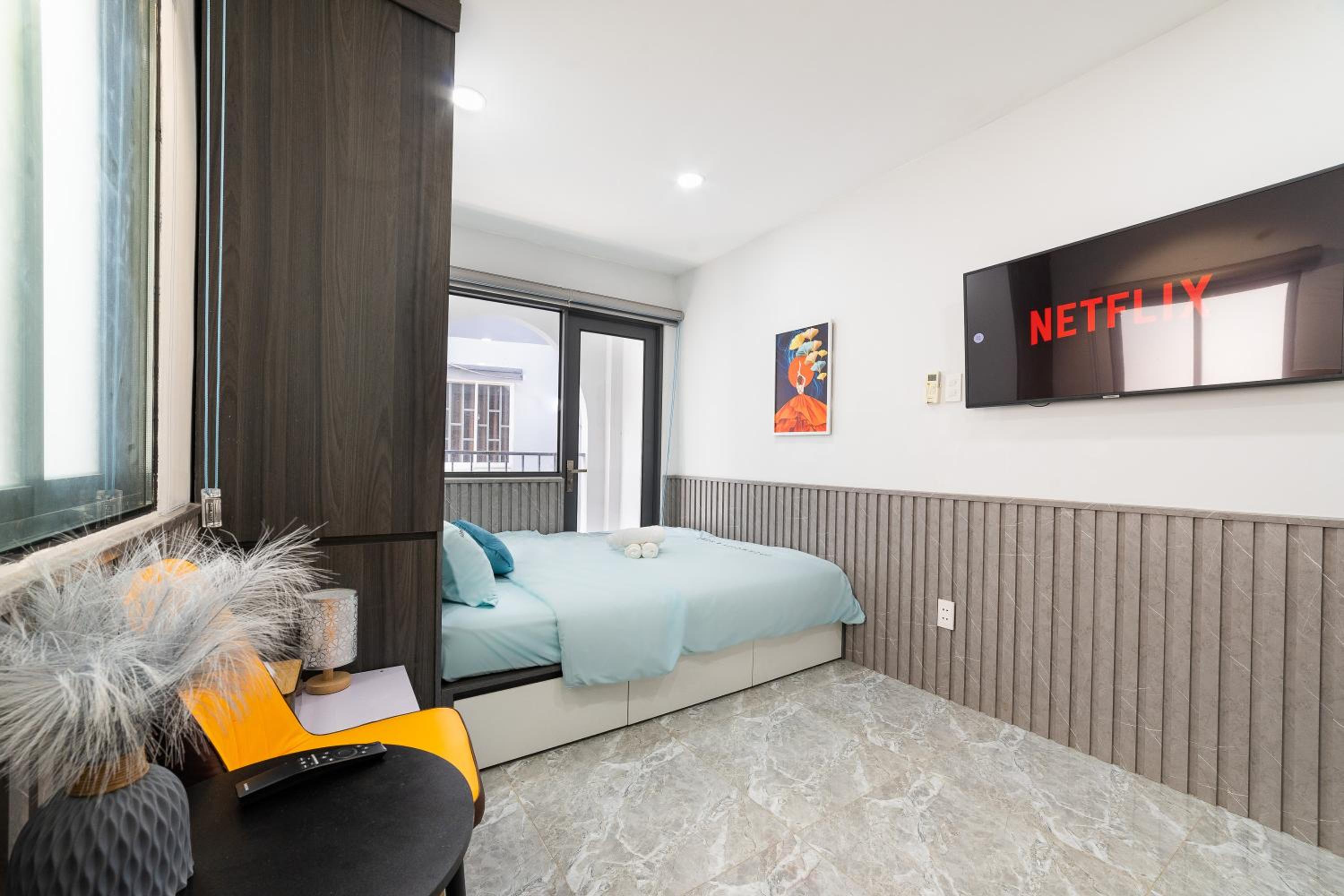 Super Cheap - Balcony & Netflix Studio - Bui Vien