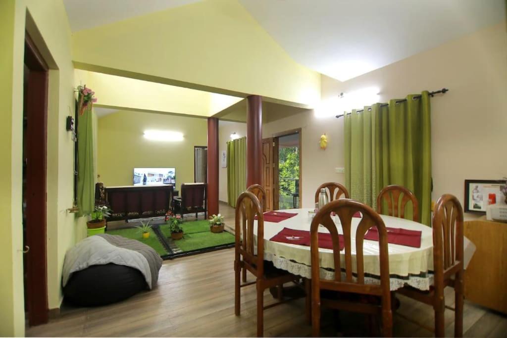 Modayil House - Anakkara view 3