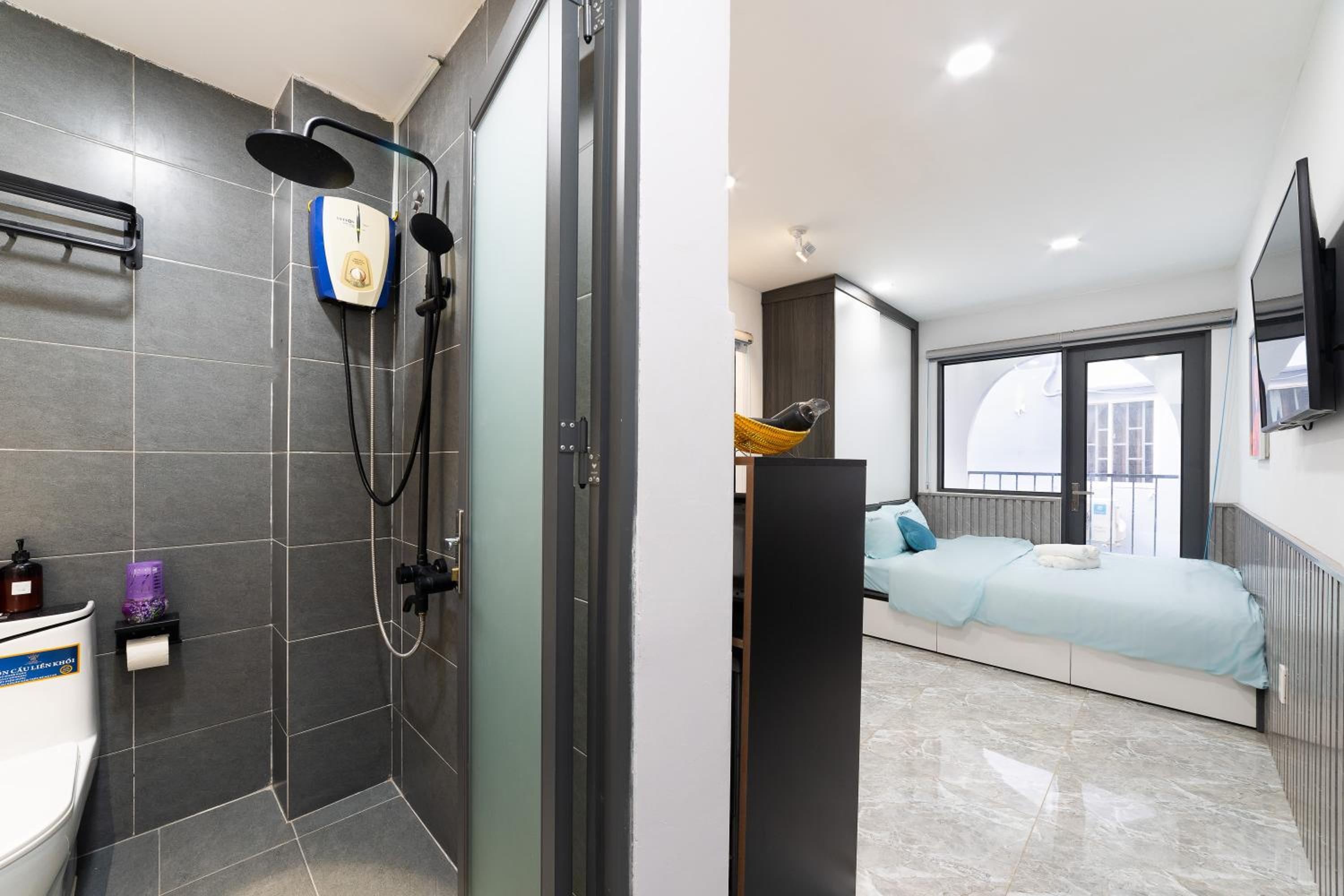 Super Cheap - Balcony & Netflix Studio - Bui Vien