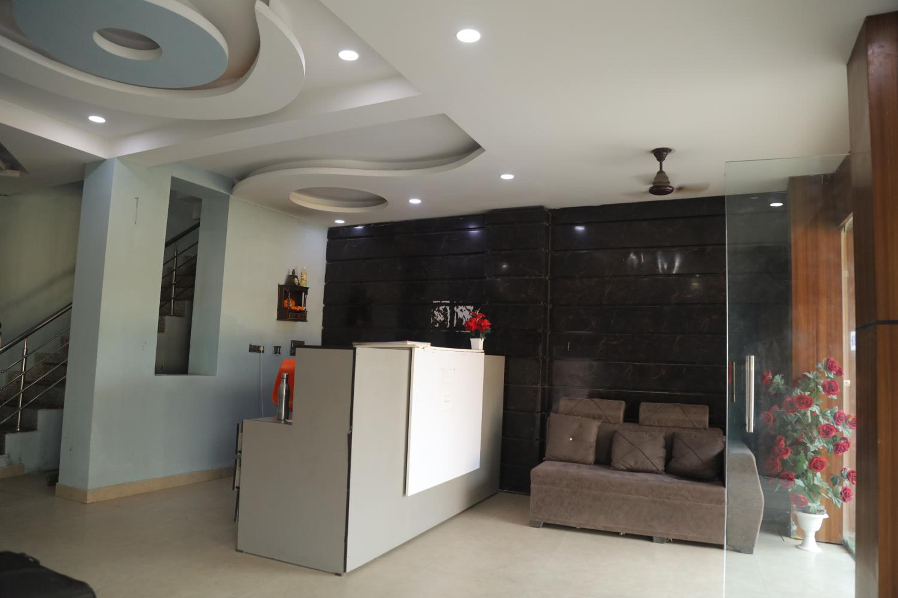 Lobby & Reception