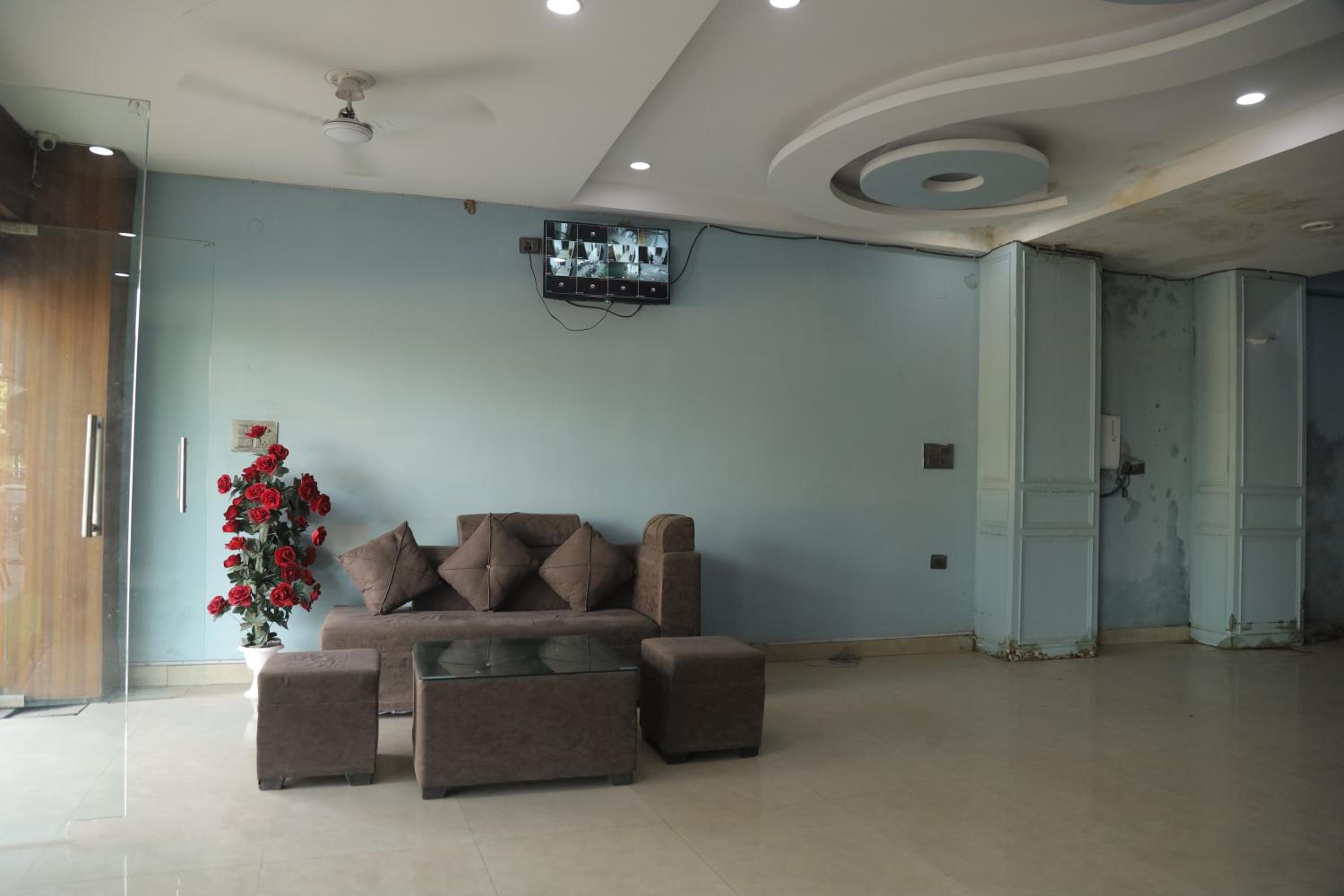 Lobby & Reception