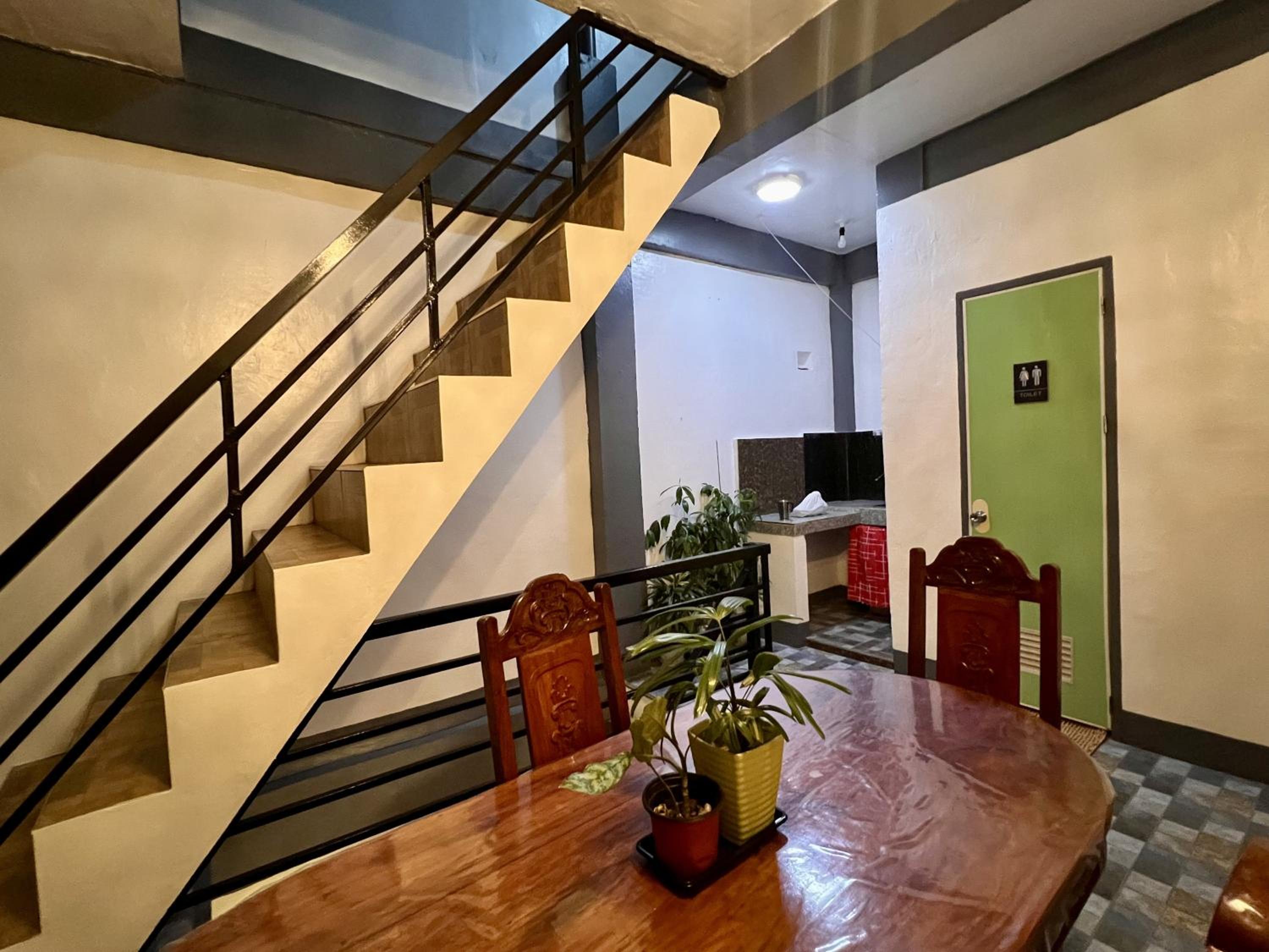 Eighty8 Tourist Inn