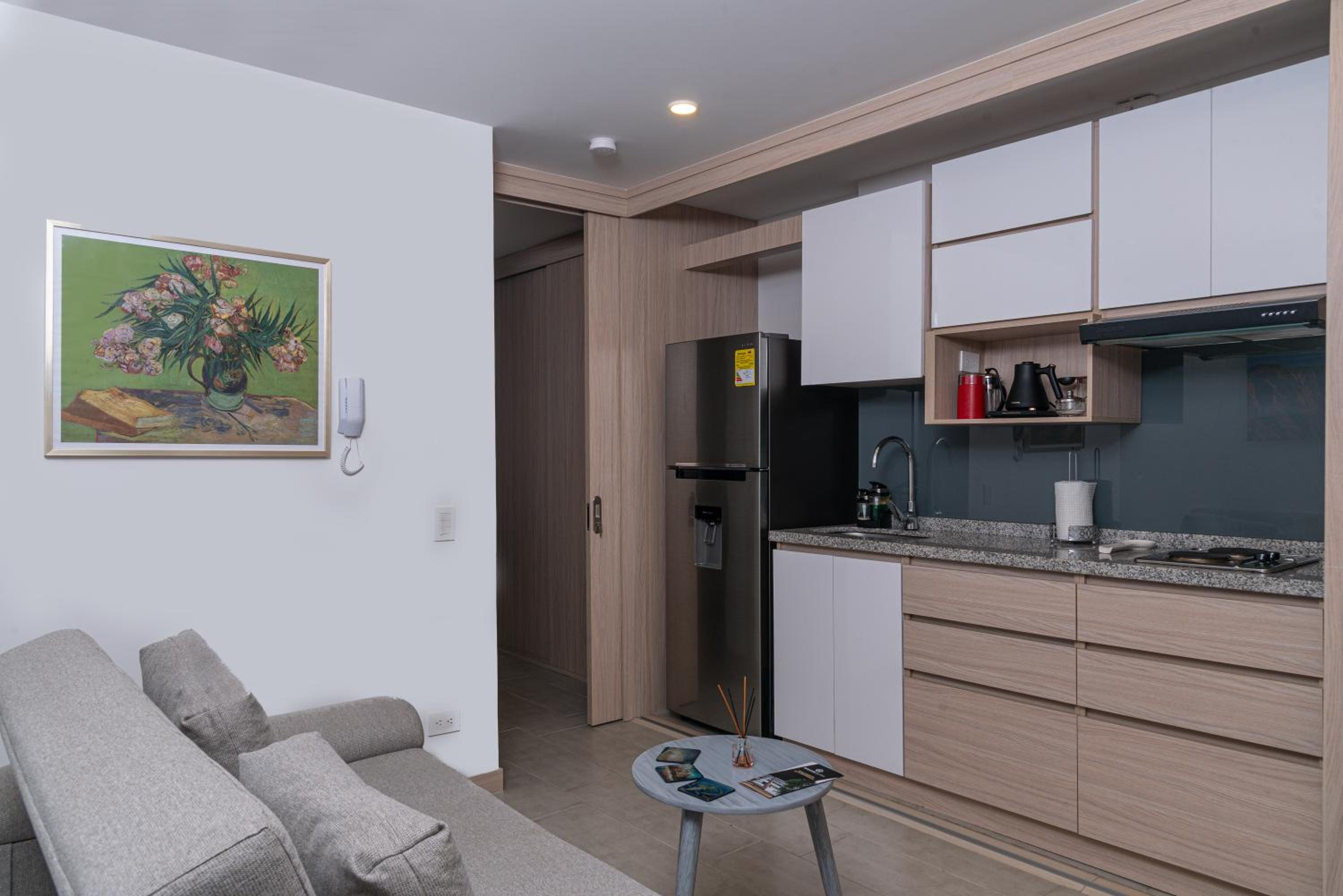 Metropolitan Studio Suite