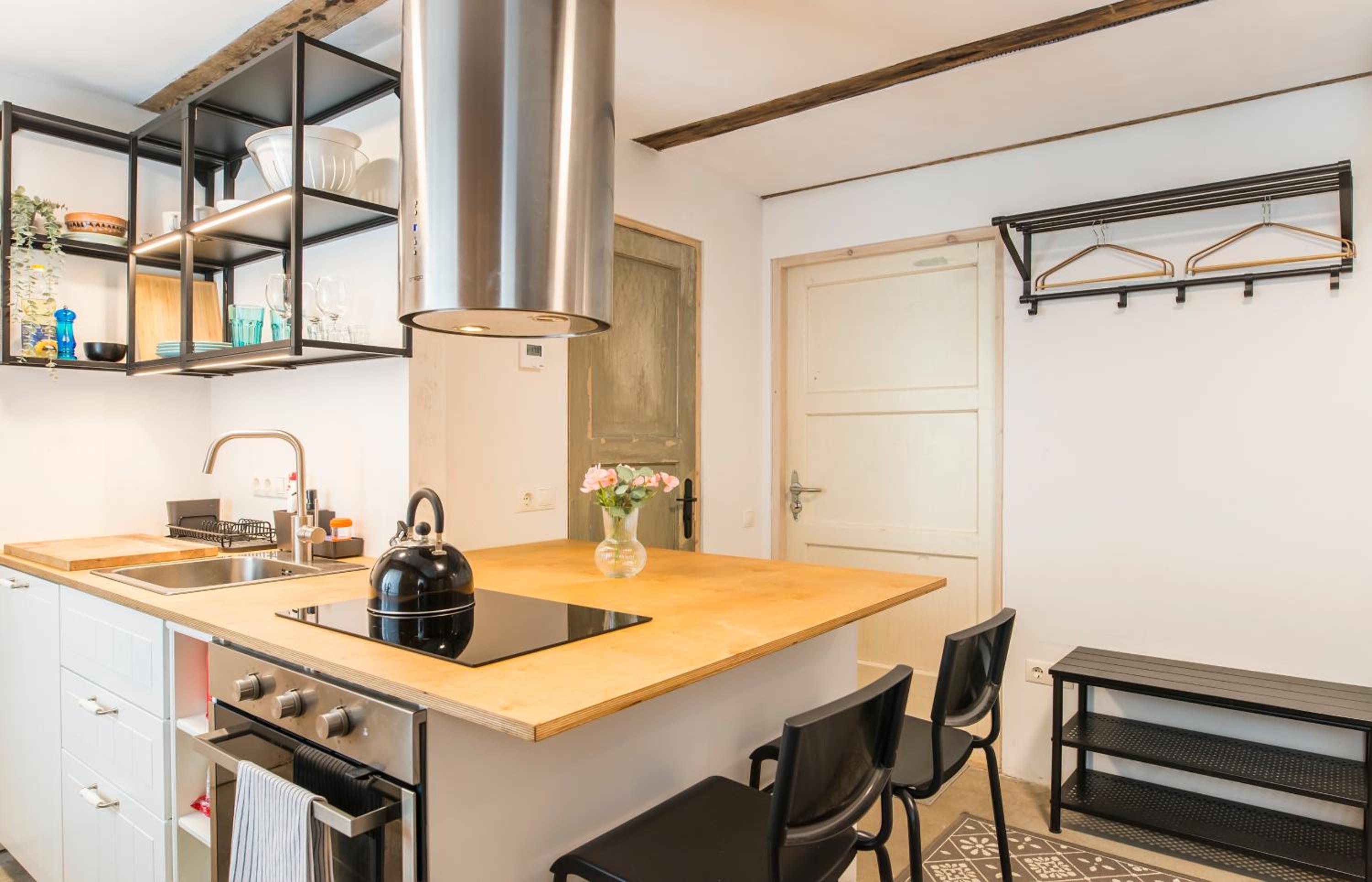 Cosy Brick Nest 15 - Riga Center Studio with Free Parking