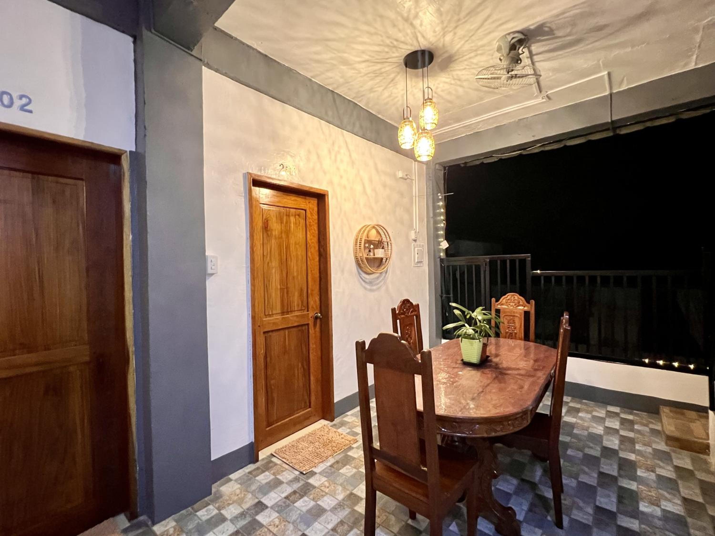 Eighty8 Tourist Inn