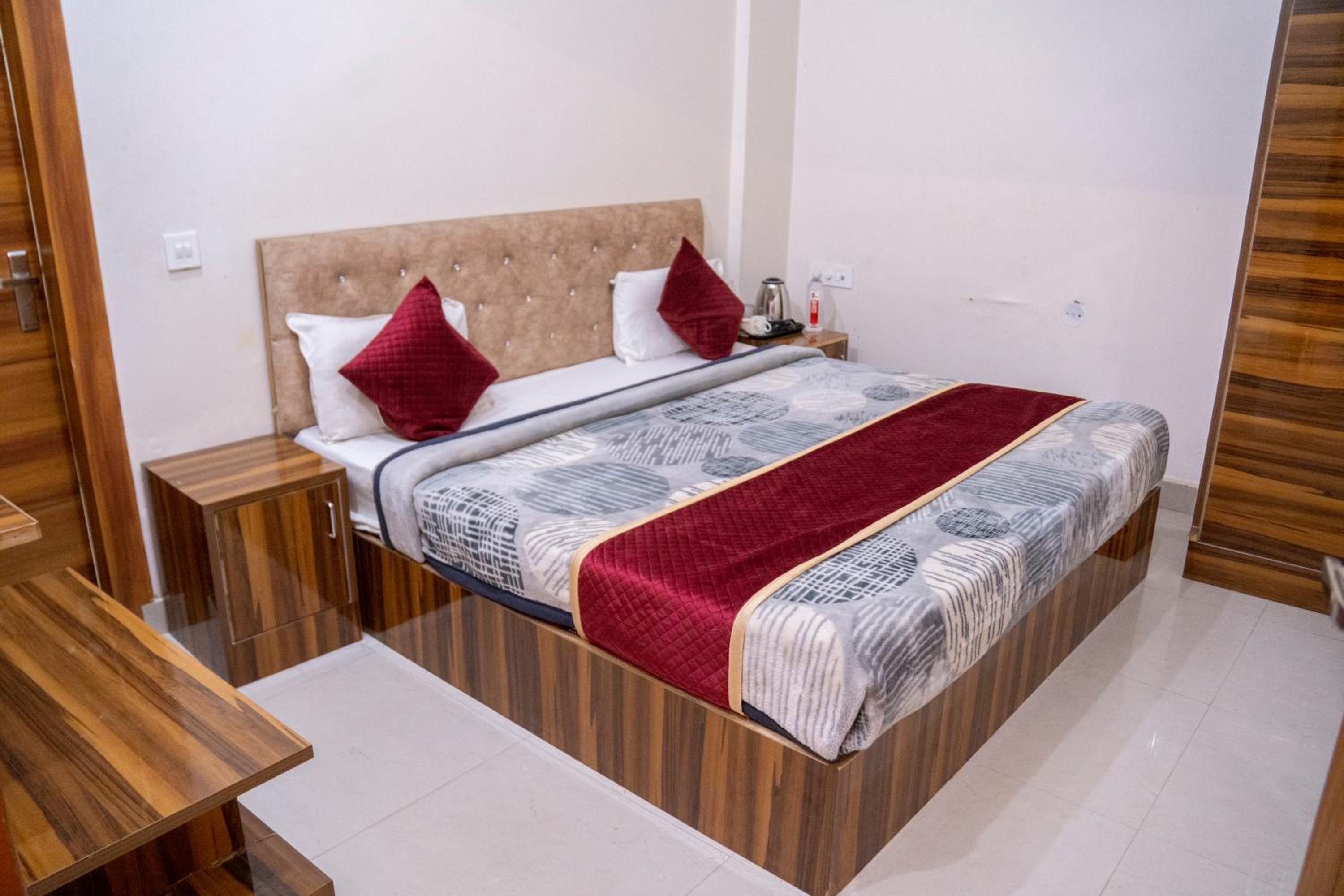 Astoria Elite Guest House