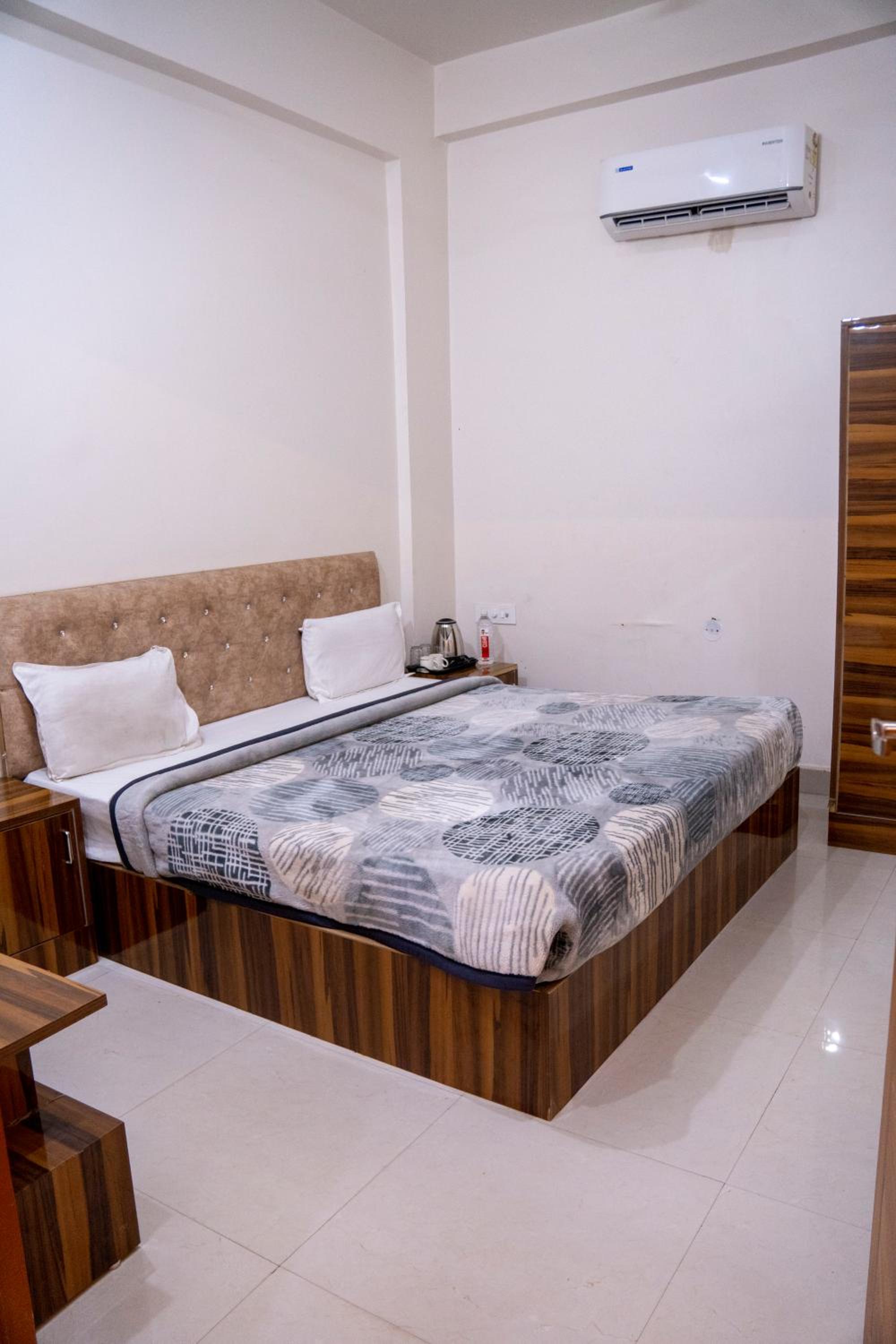 Astoria Elite Guest House