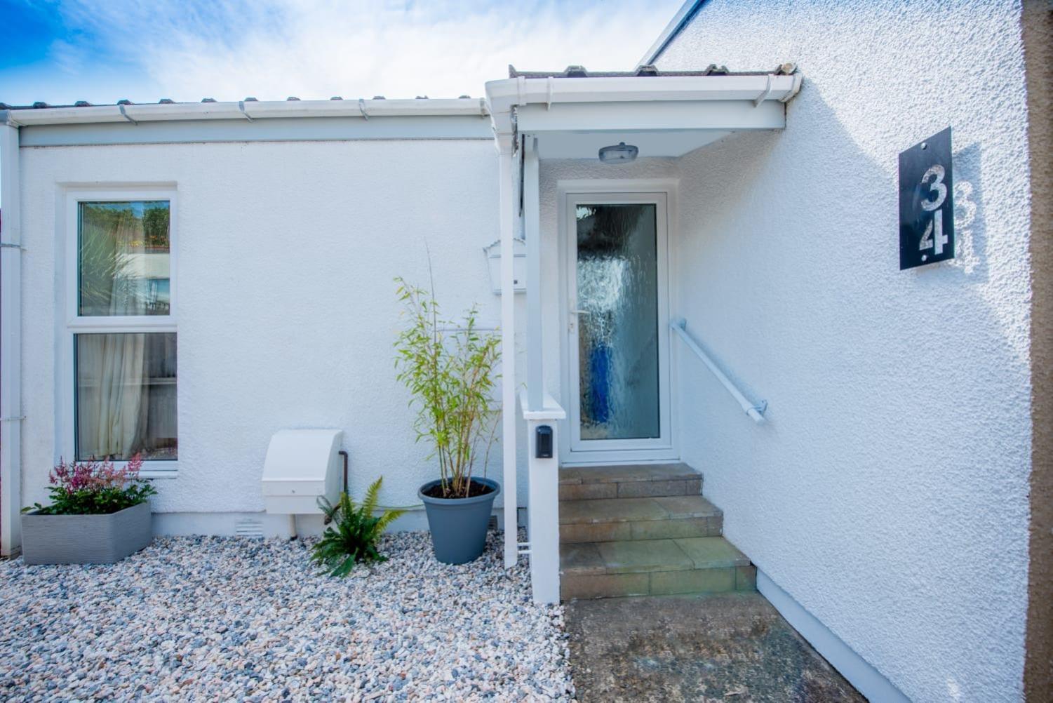 Welcoming Pembrokeshire home, comfortable, well equipped, perfect for families, beach 5 mins, rural views, doorstep walks view 3