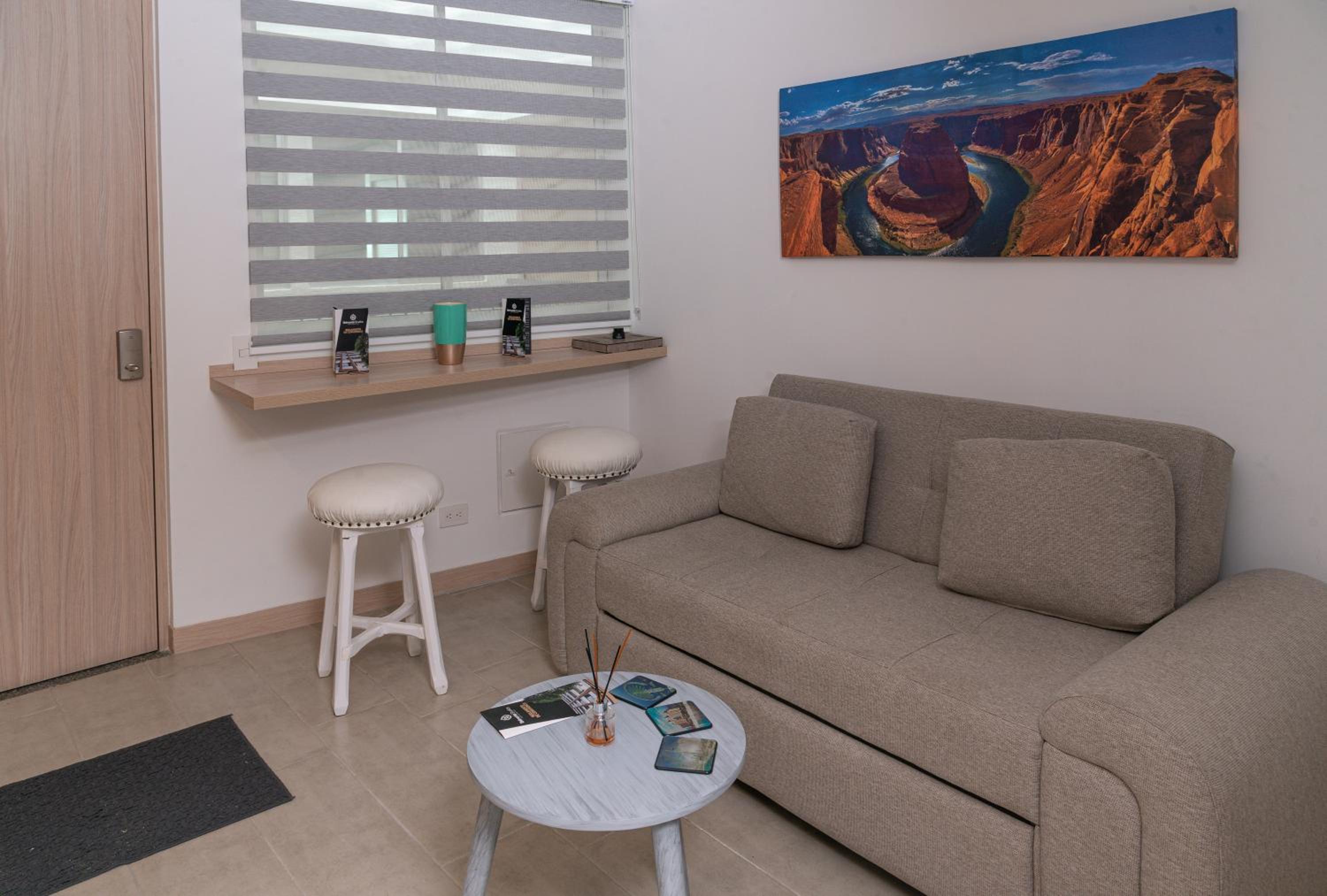 Metropolitan Studio Suite