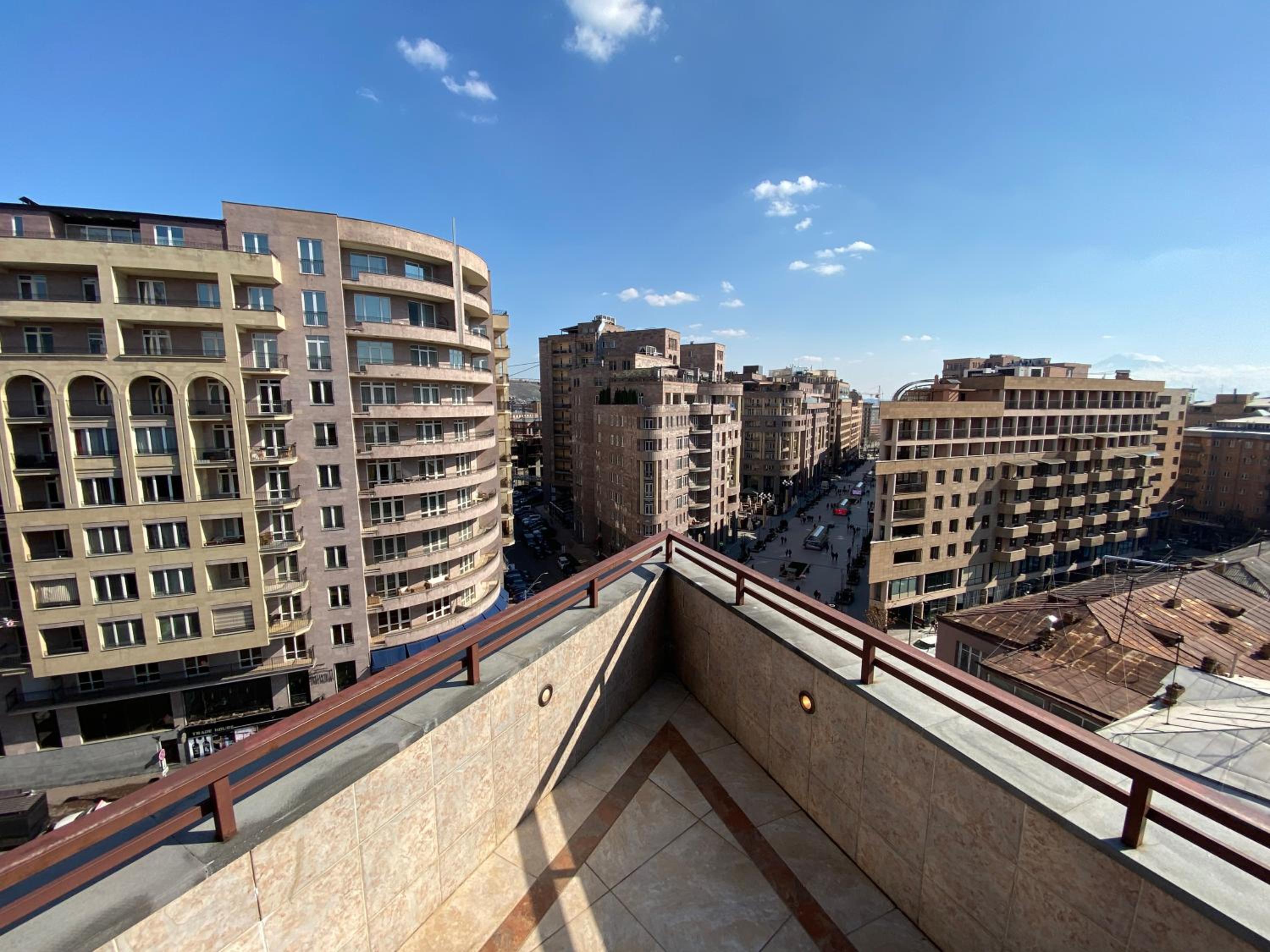 Northern Avenue, 3 bedrooms Luxury, Grande PentHouse with a large Terrace HH888