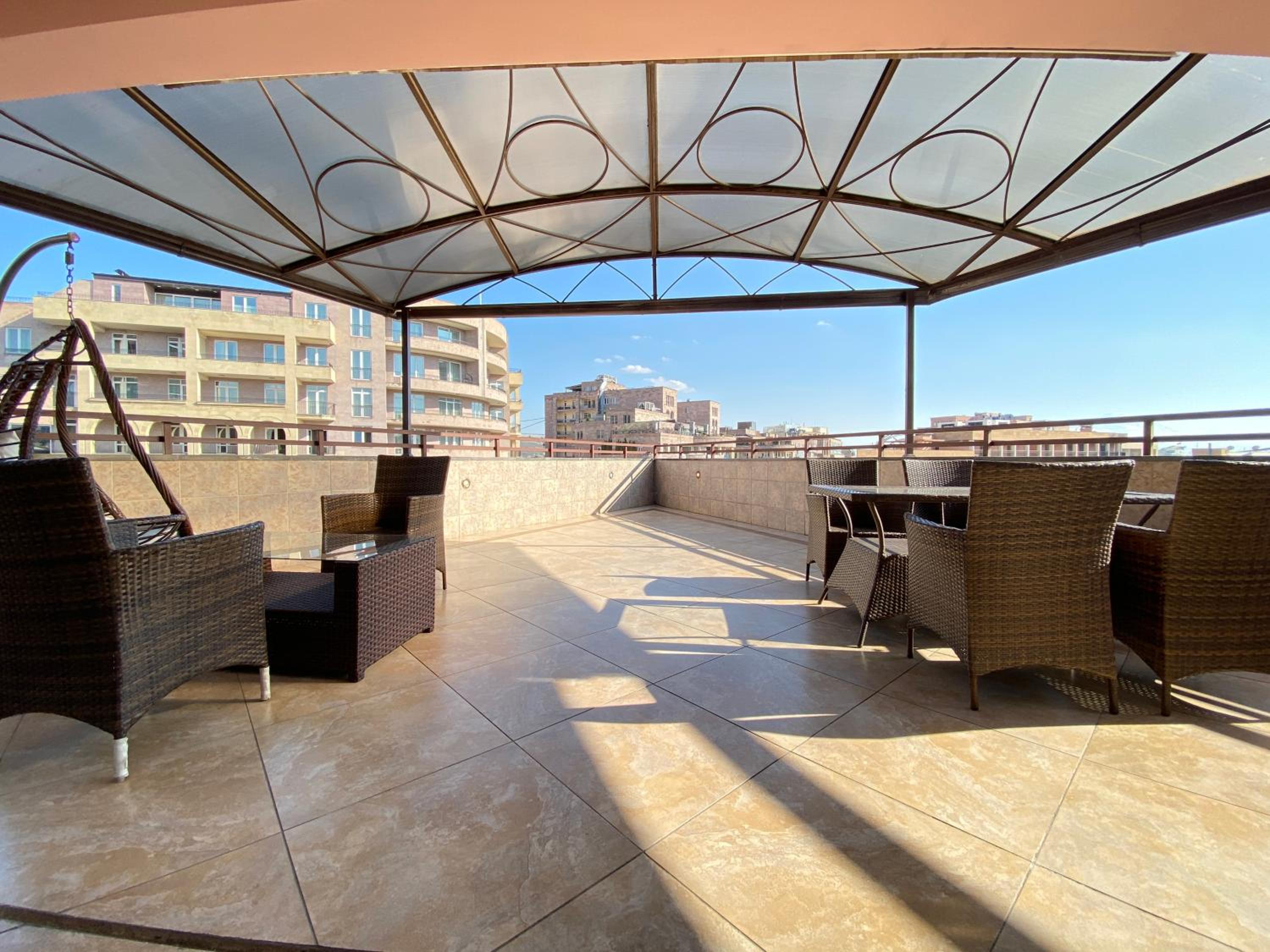 Northern Avenue, 3 bedrooms Luxury, Grande PentHouse with a large Terrace HH888