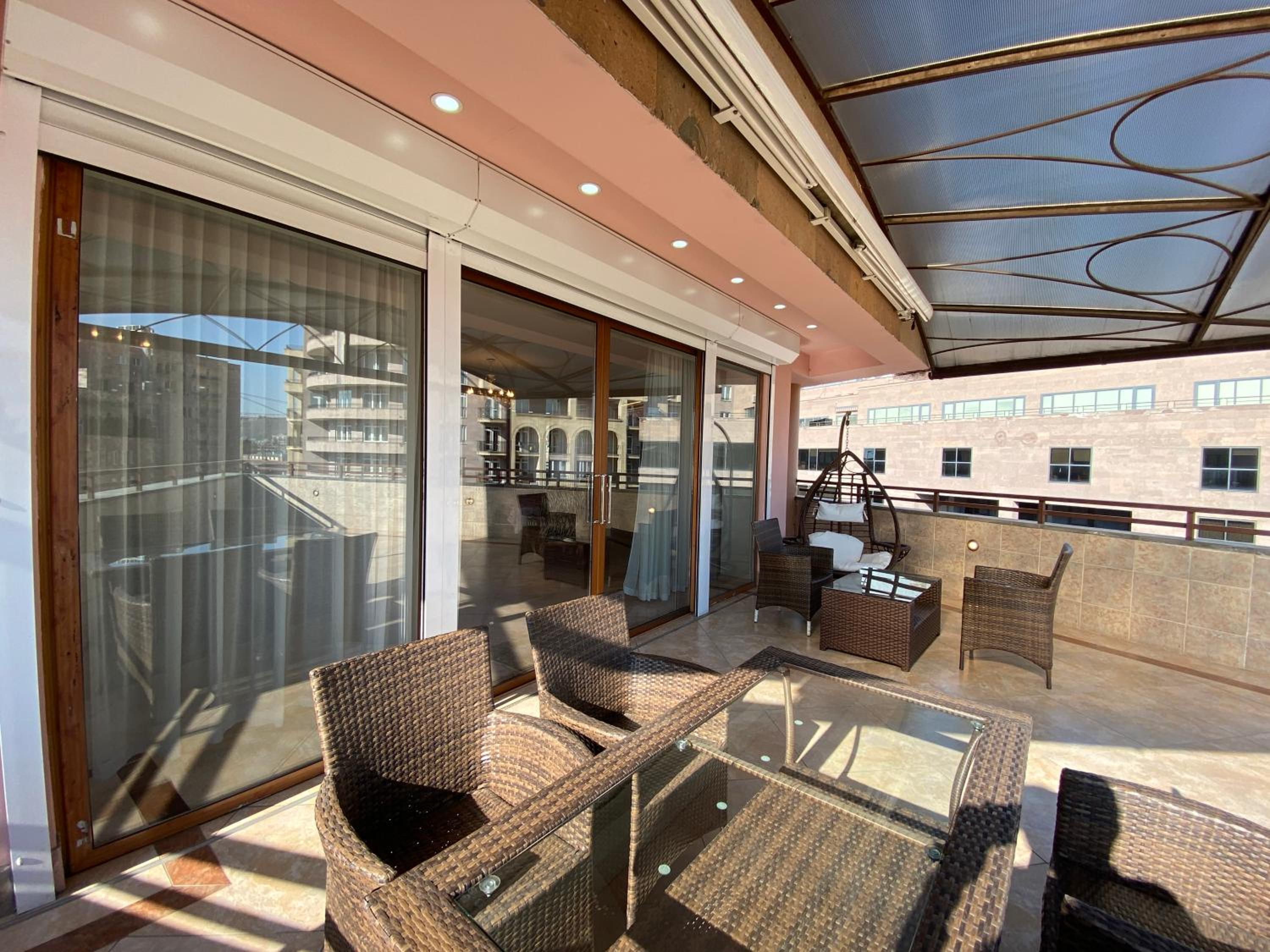 Northern Avenue, 3 bedrooms Luxury, Grande PentHouse with a large Terrace HH888