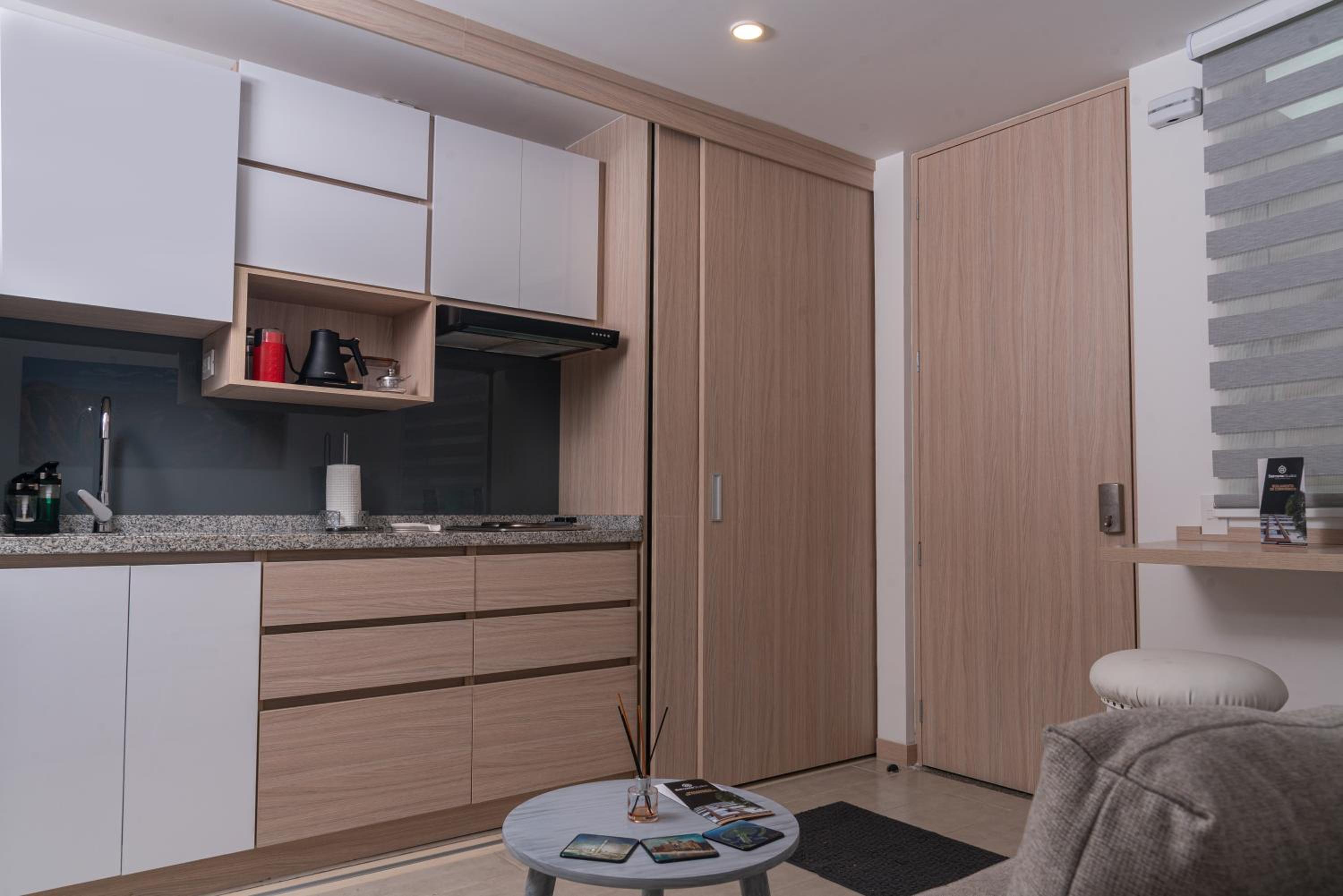 Metropolitan Studio Suite