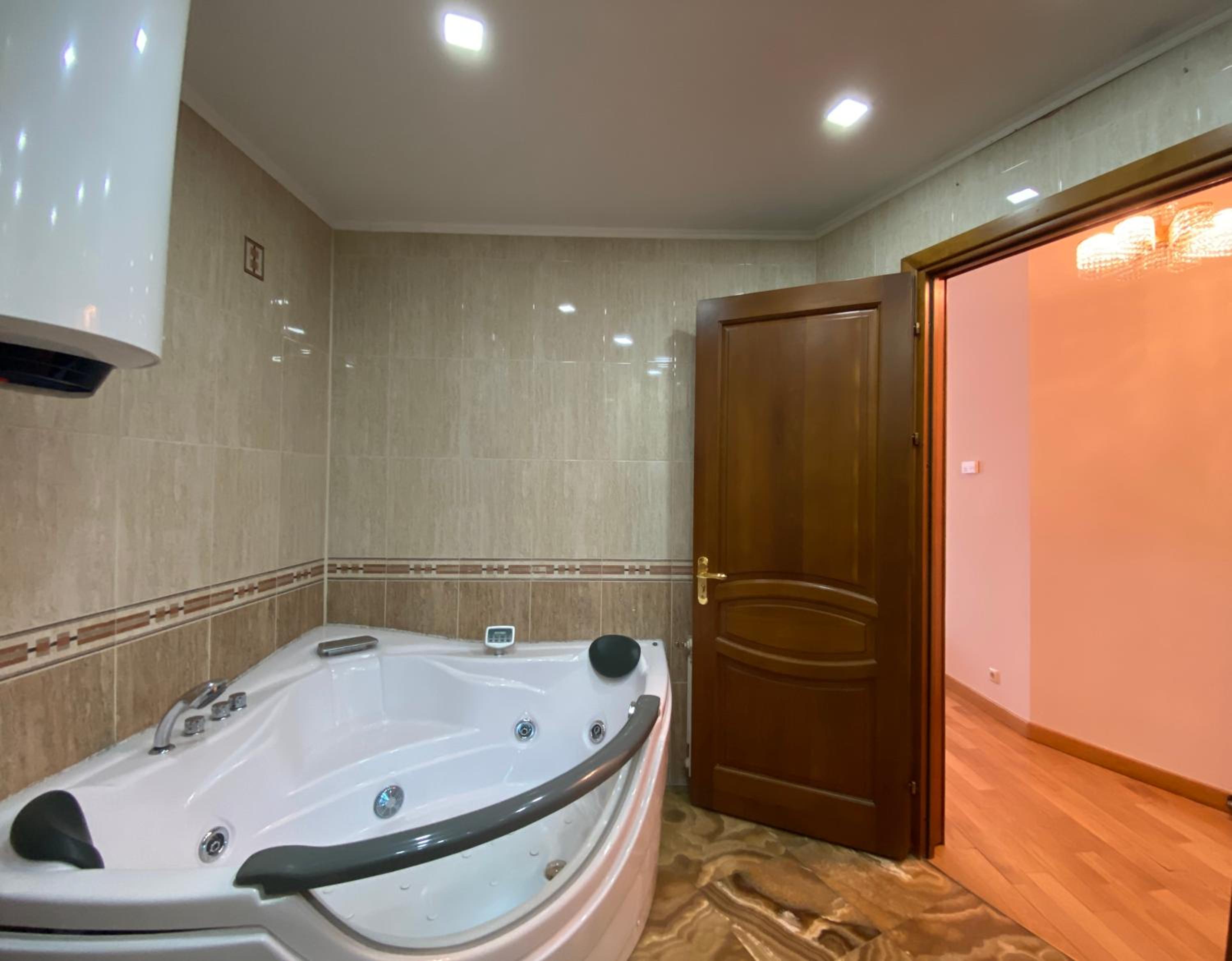 Northern Avenue, 3 bedrooms Luxury, Grande PentHouse with a large Terrace HH888