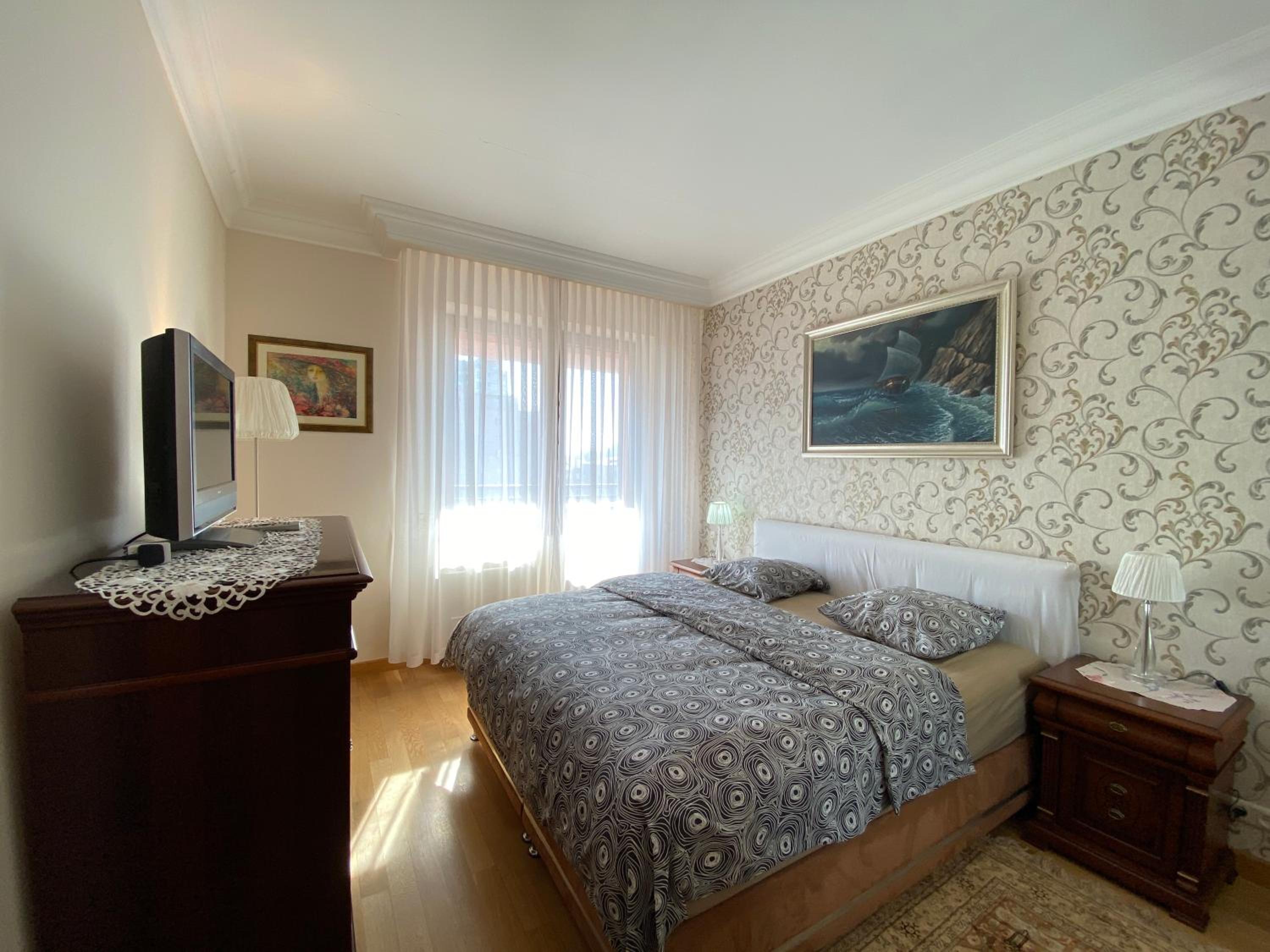Northern Avenue, 3 bedrooms Luxury, Grande PentHouse with a large Terrace HH888