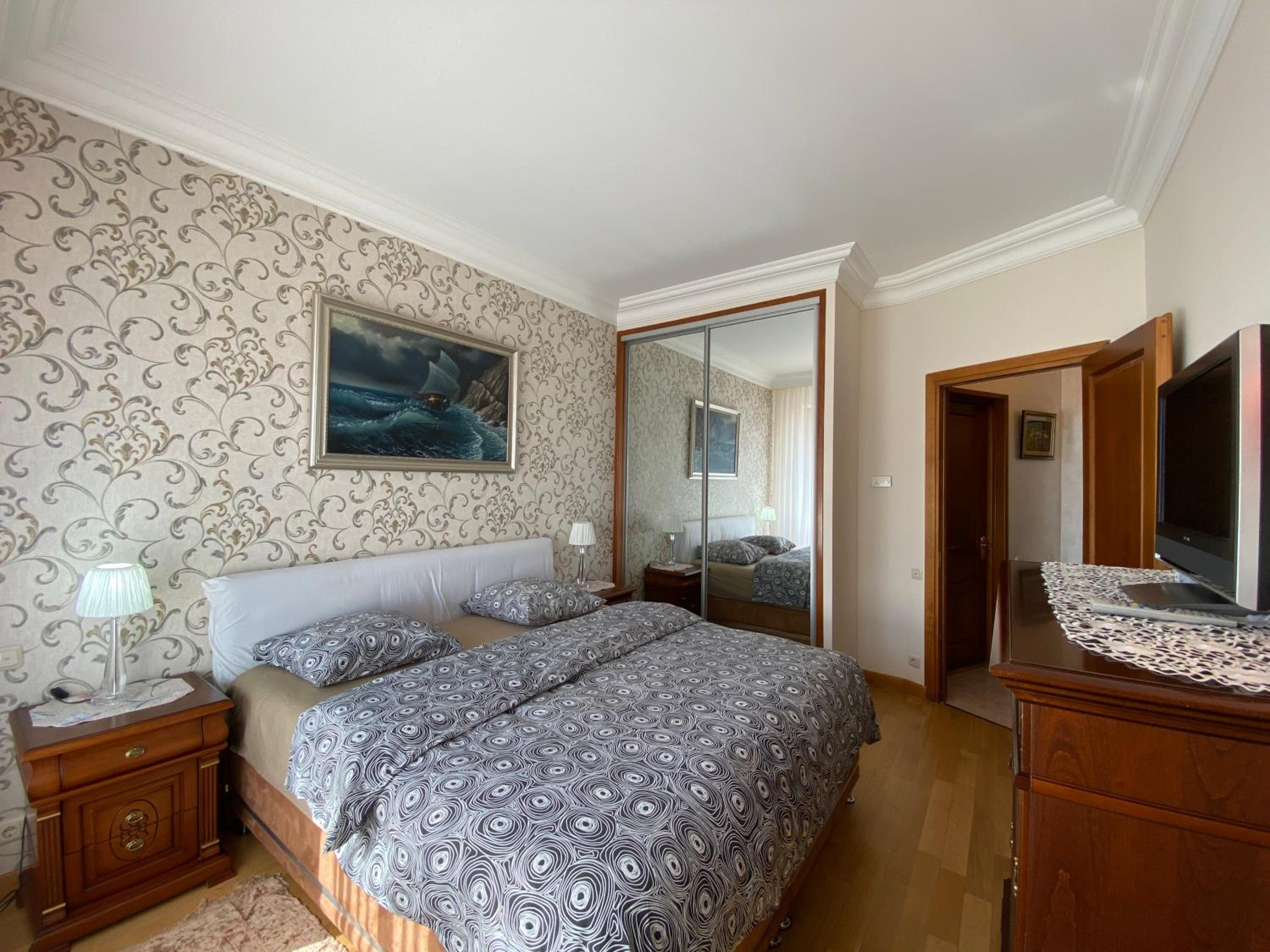 Northern Avenue, 3 bedrooms Luxury, Grande PentHouse with a large Terrace HH888
