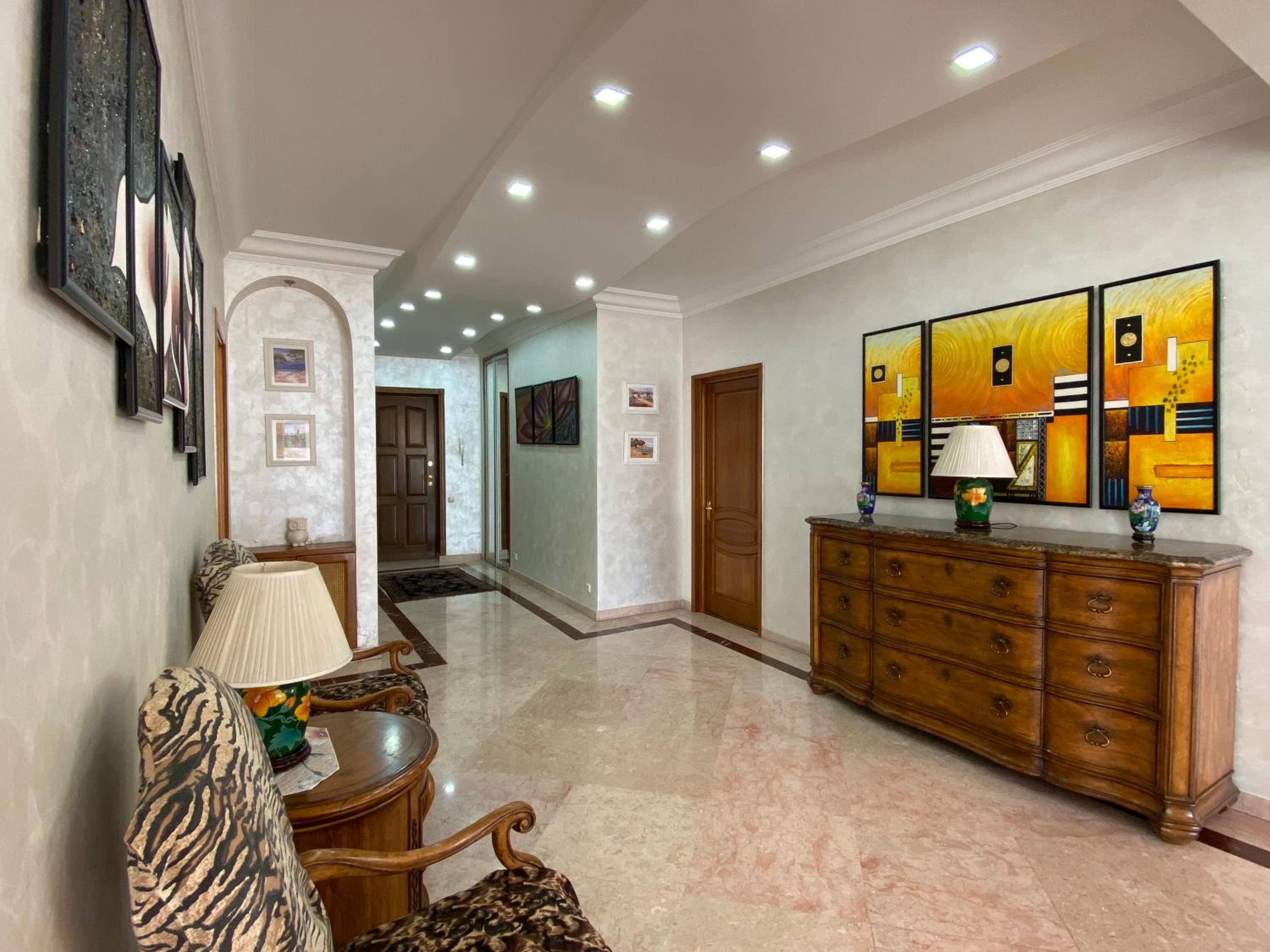 Northern Avenue, 3 bedrooms Luxury, Grande PentHouse with a large Terrace HH888