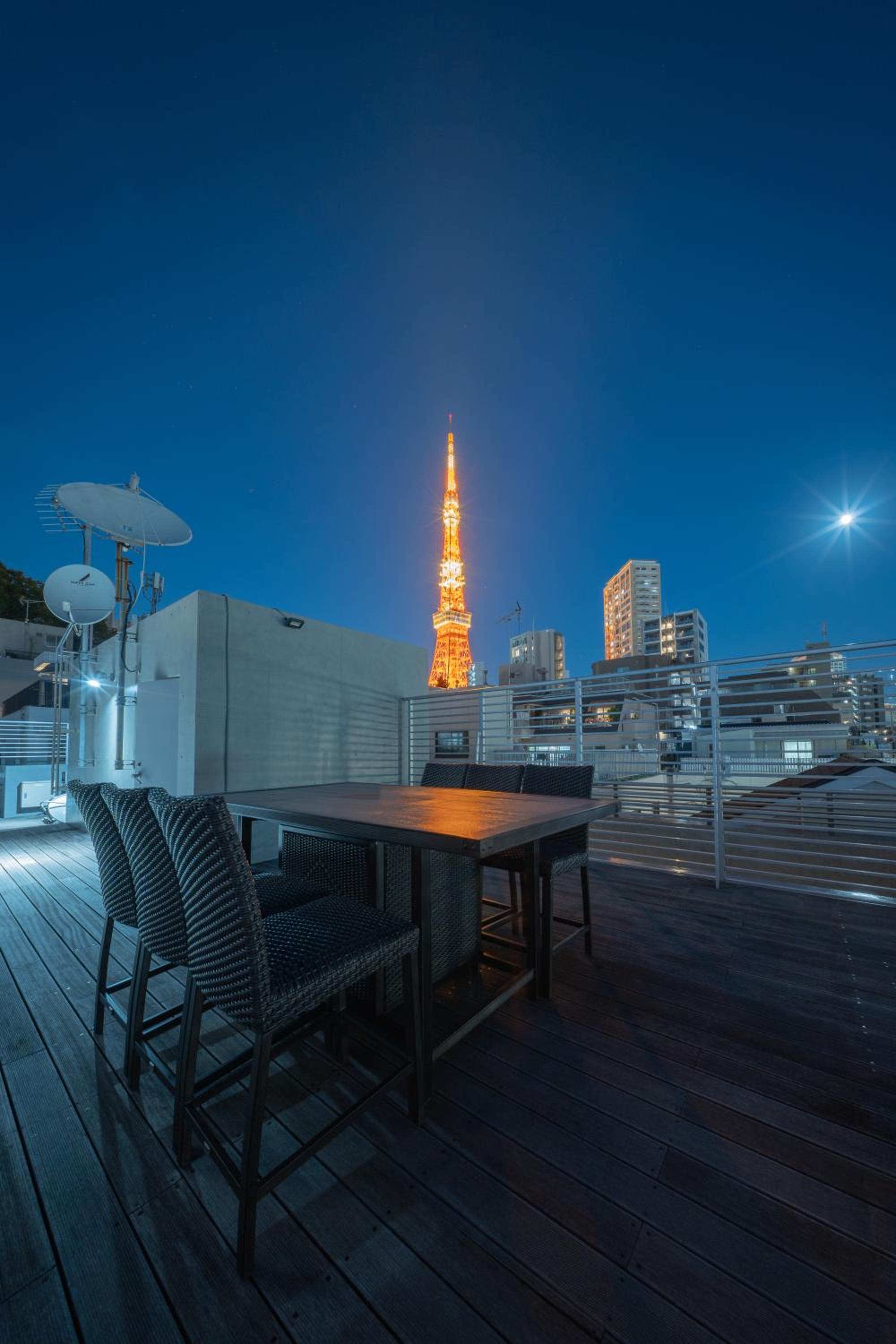 Azabu Modern House The Tokyo Tower can be seen from the villa 500m2